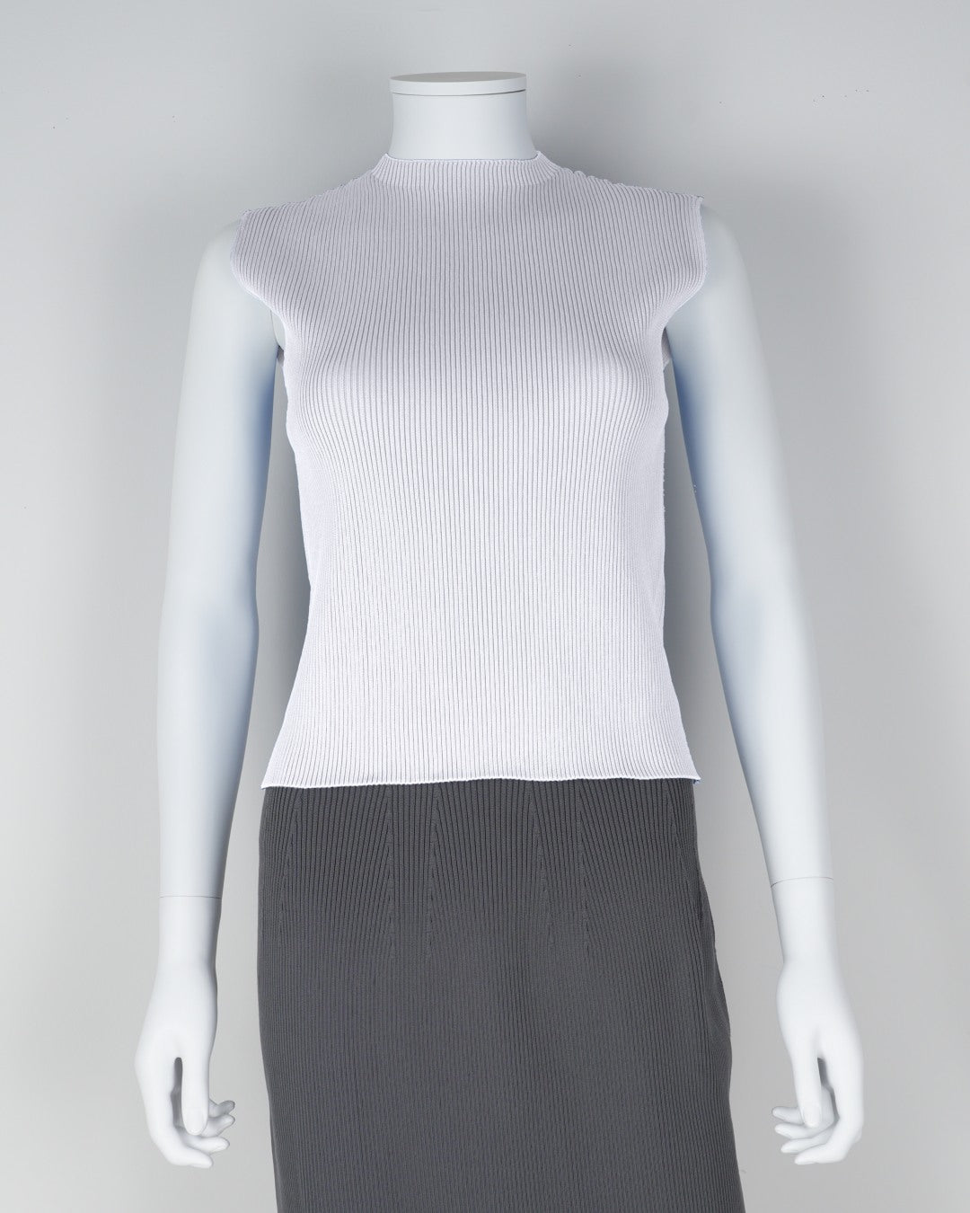 ノースリーブプルオーバー