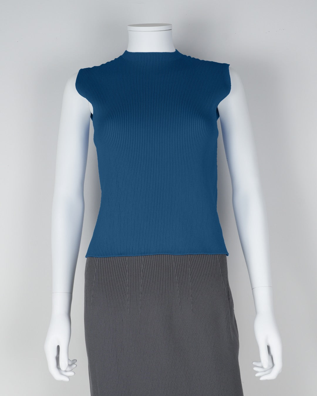 ノースリーブプルオーバー