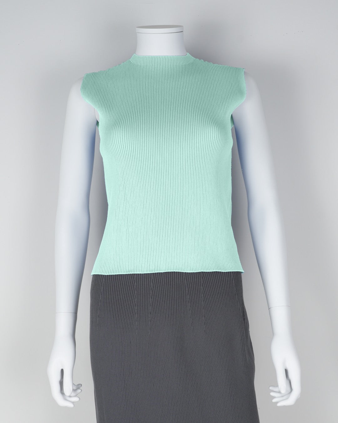 ノースリーブプルオーバー