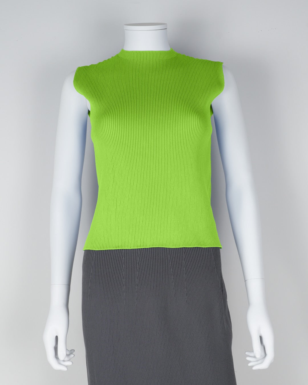 ノースリーブプルオーバー