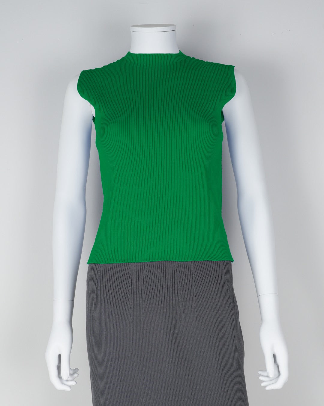 ノースリーブプルオーバー