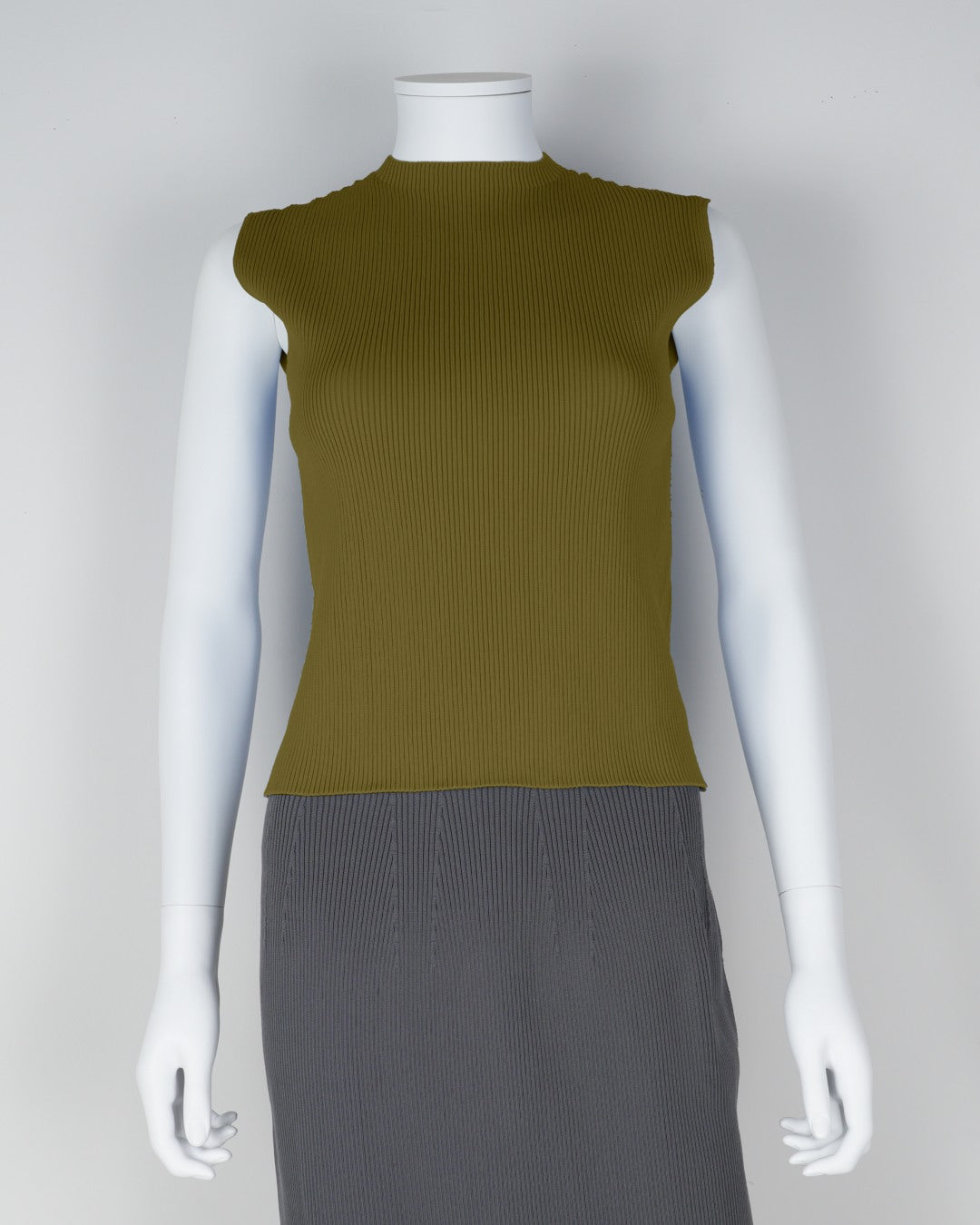 ノースリーブプルオーバー