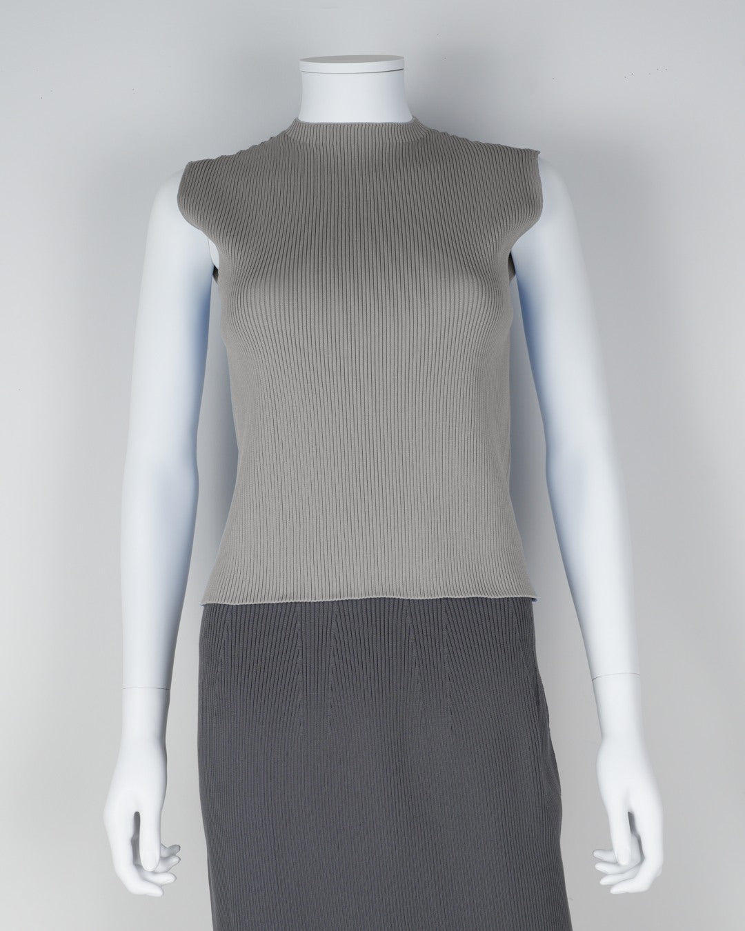 ノースリーブプルオーバー