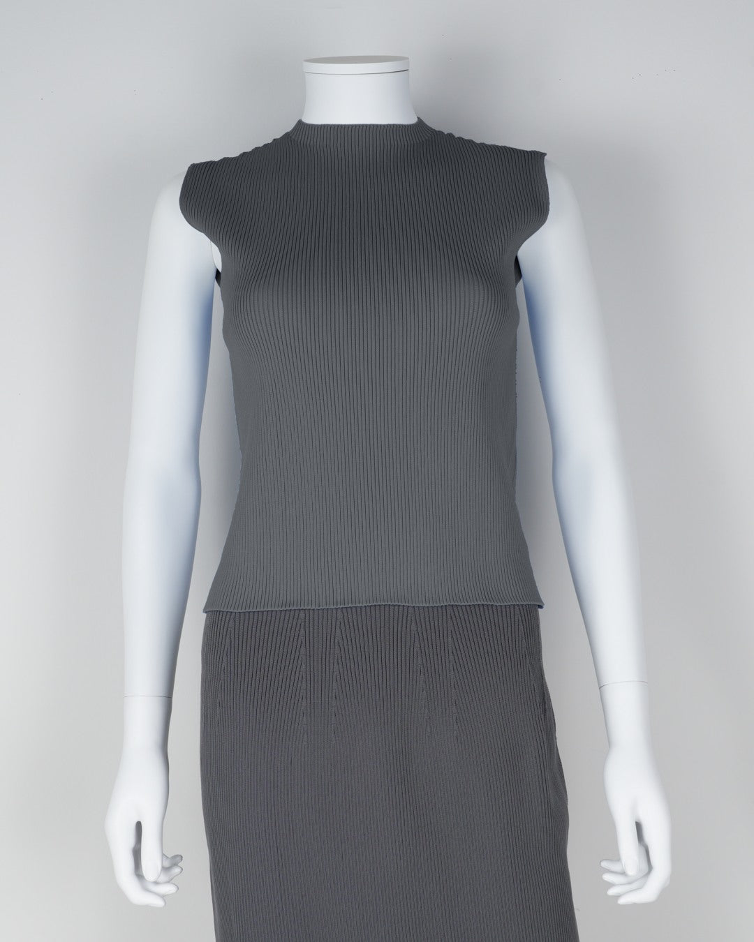 ノースリーブプルオーバー