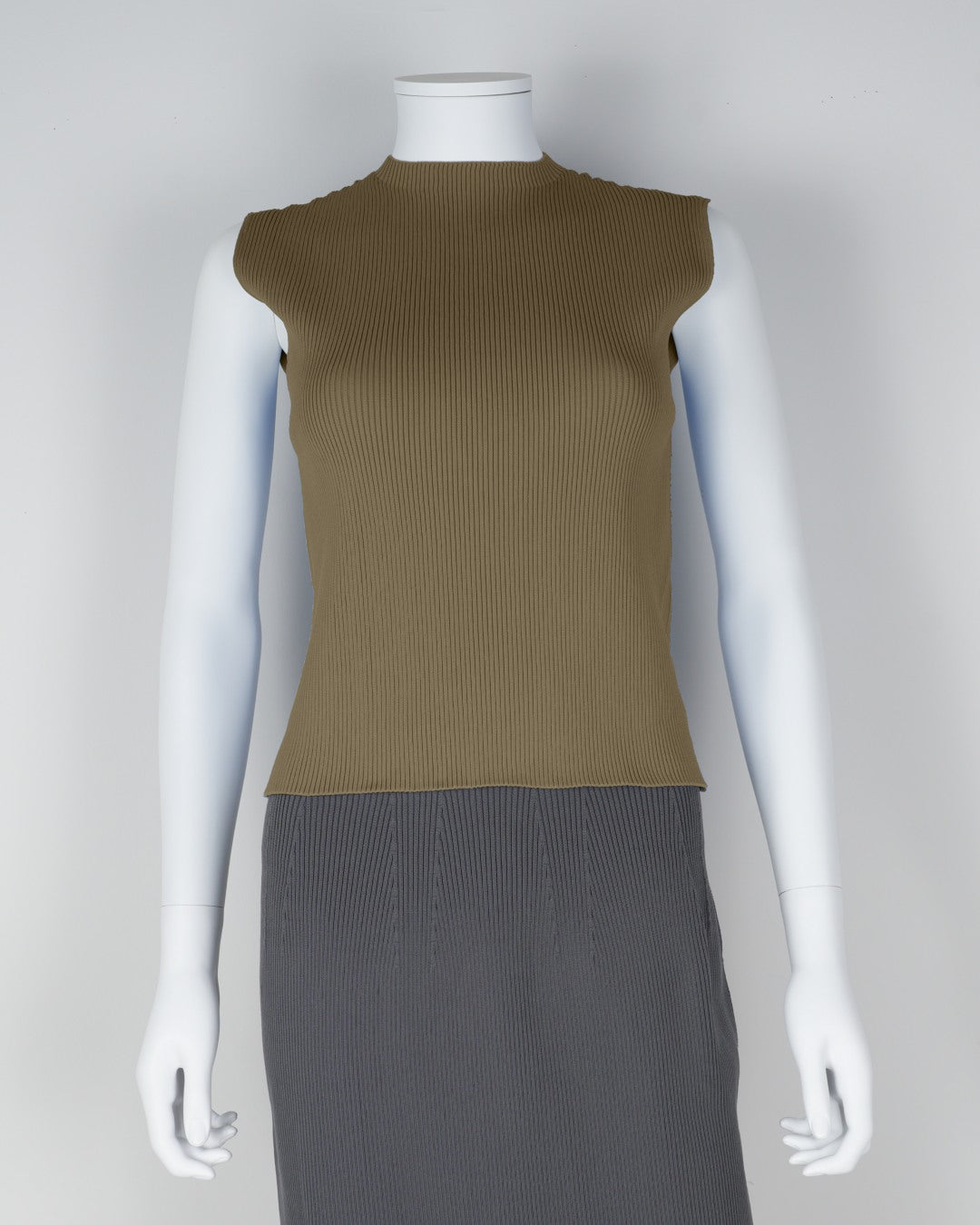 ノースリーブプルオーバー