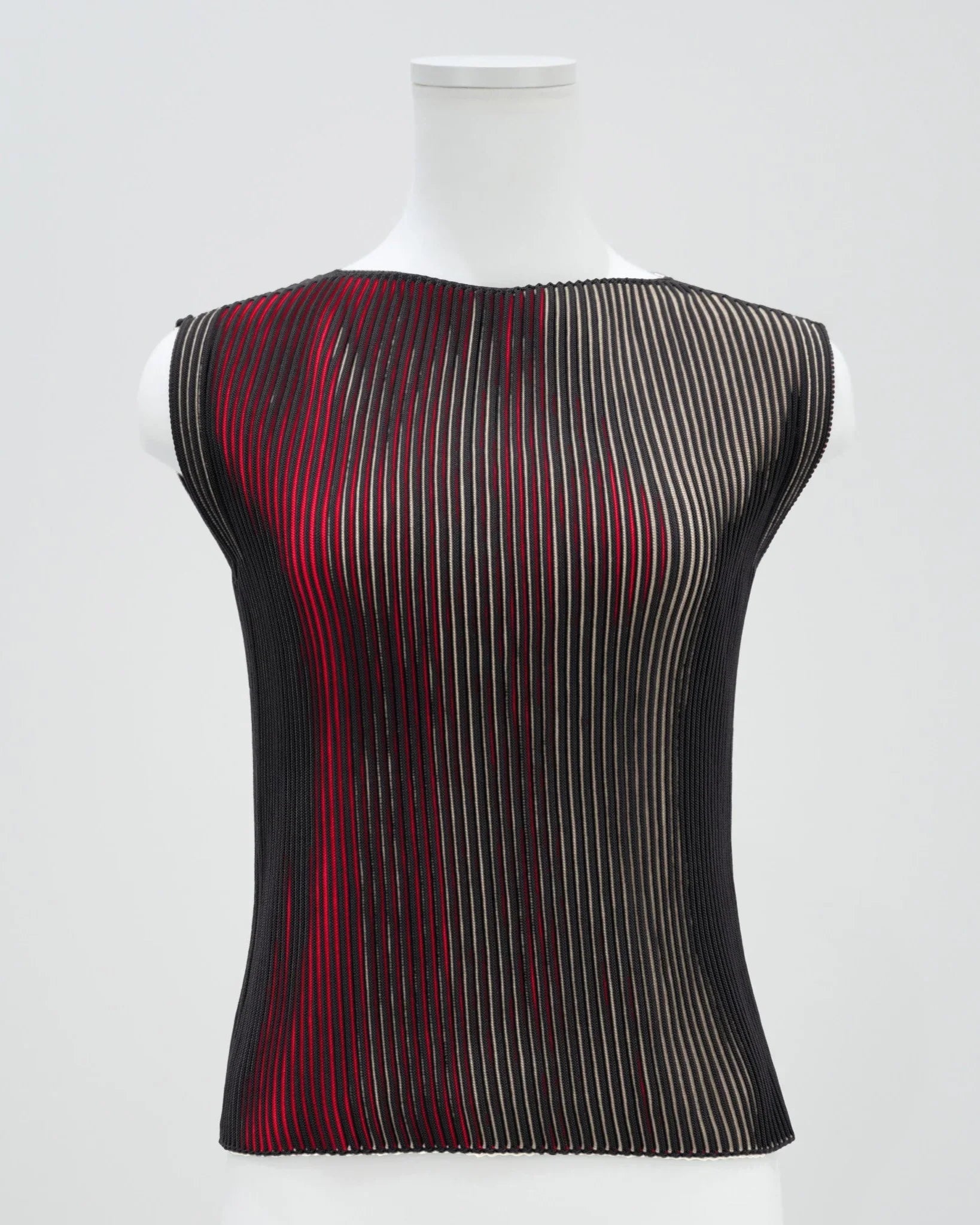 3Dプリーツノースリーブ