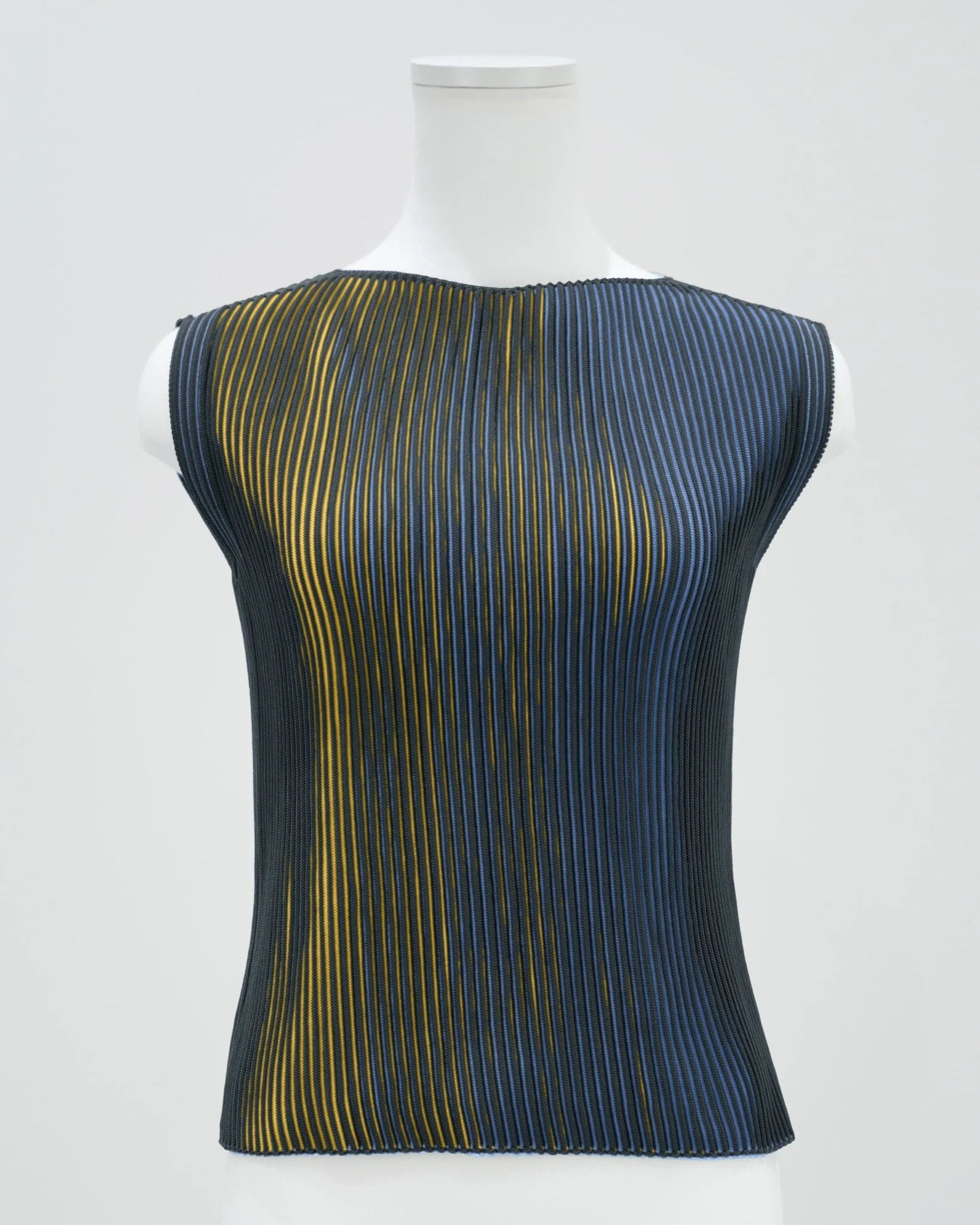 3Dプリーツノースリーブ