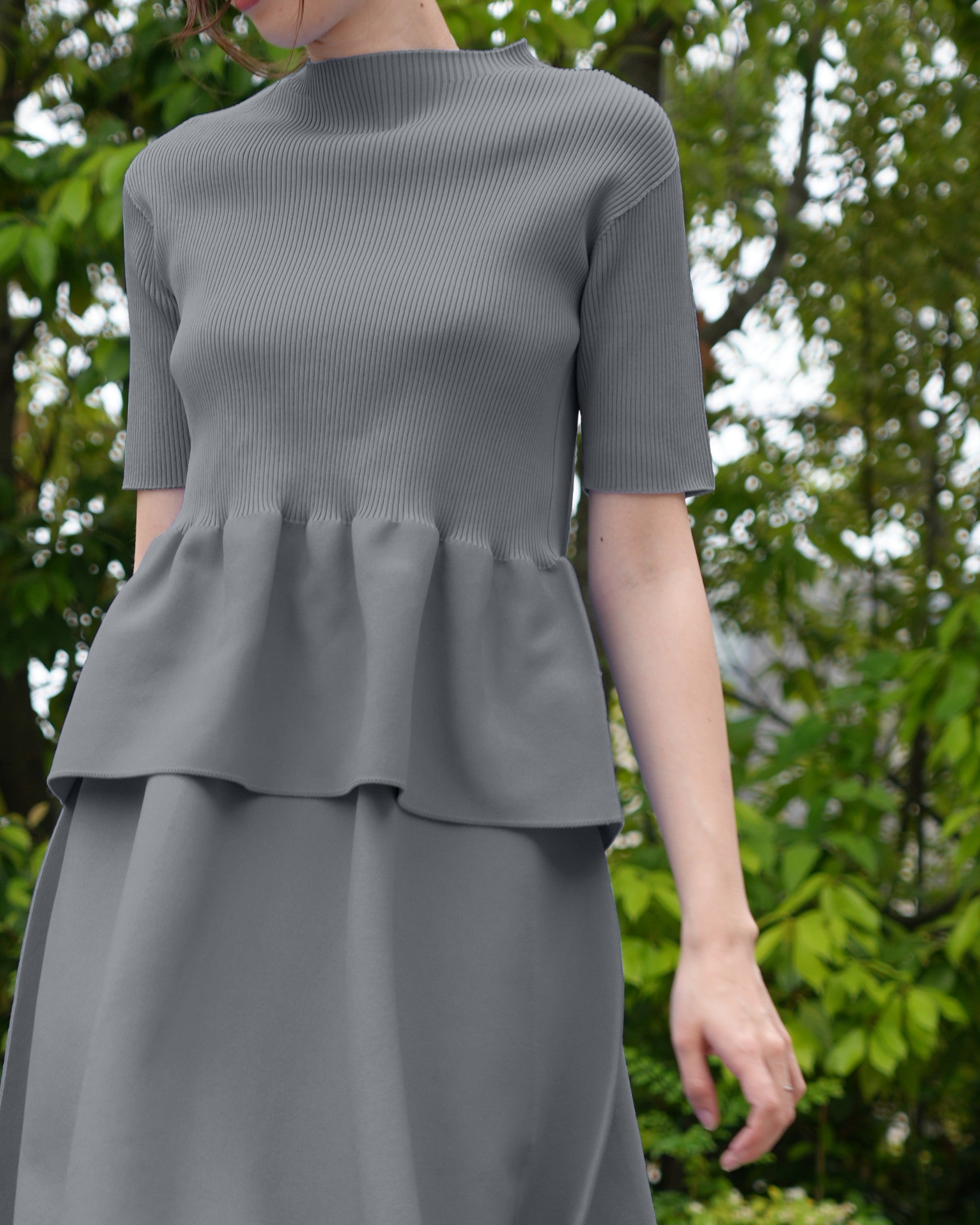 Short-sleeved peplum pullover