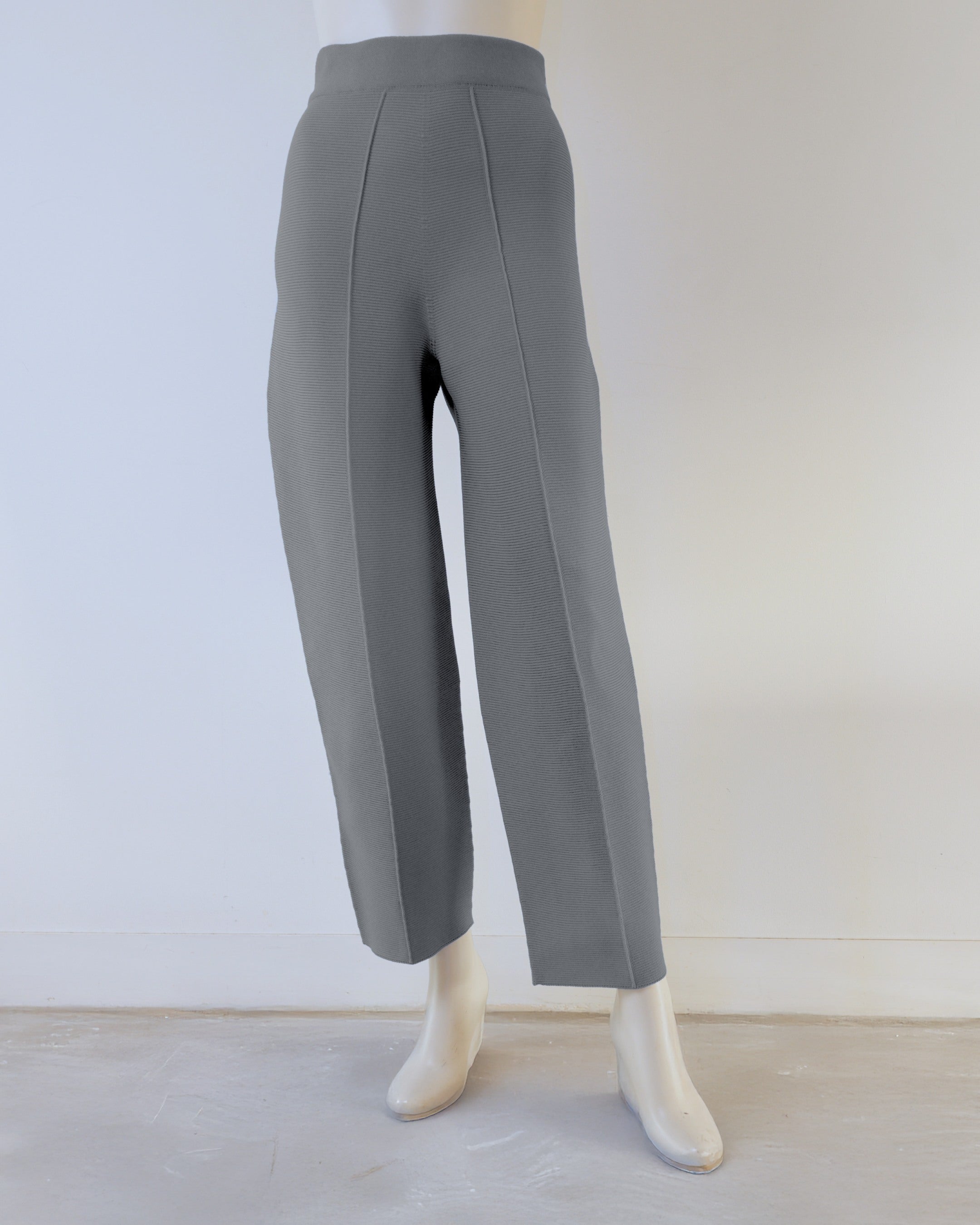 【NEW】テーパードパンツ