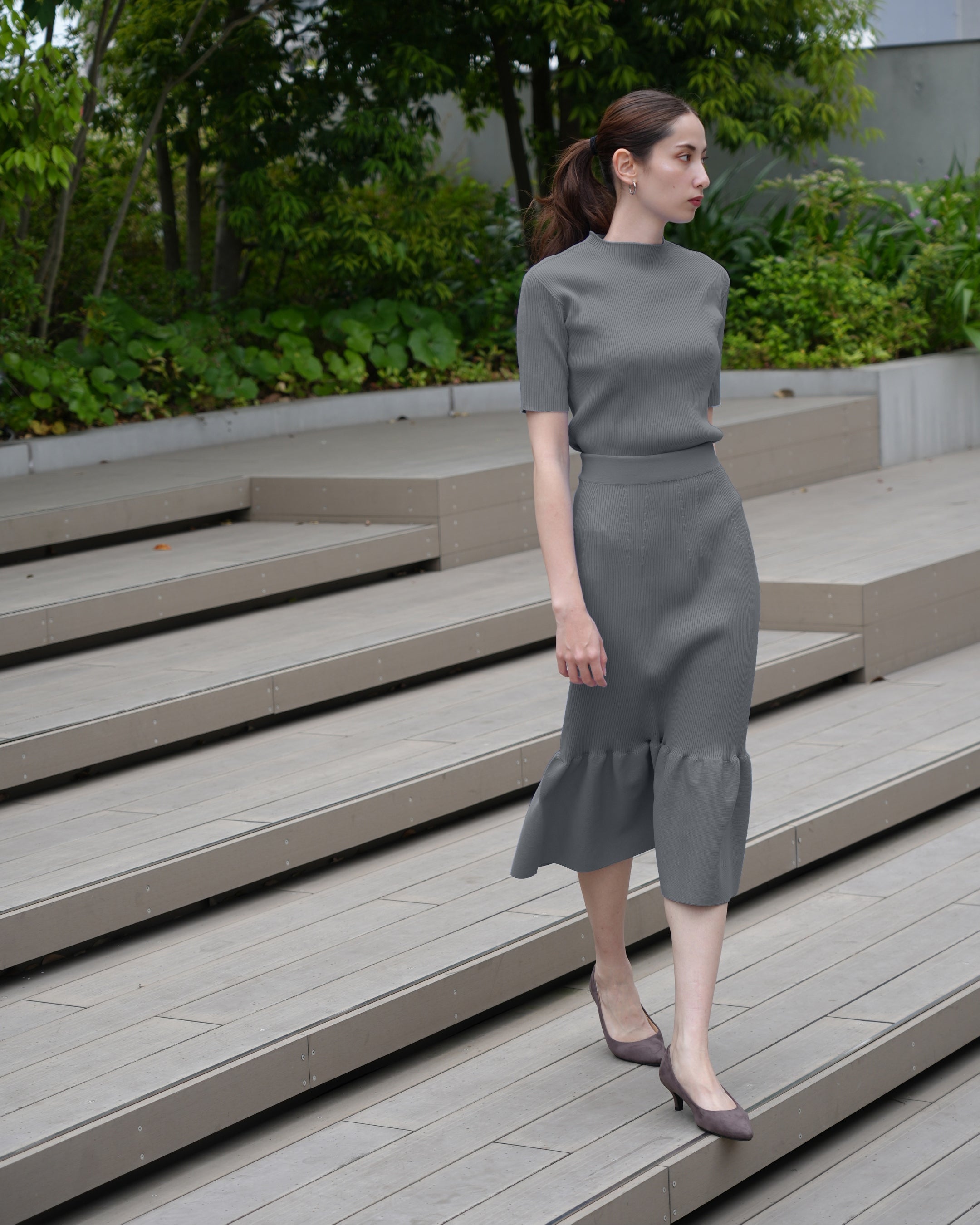 Short-sleeved pullover x mermaid skirt