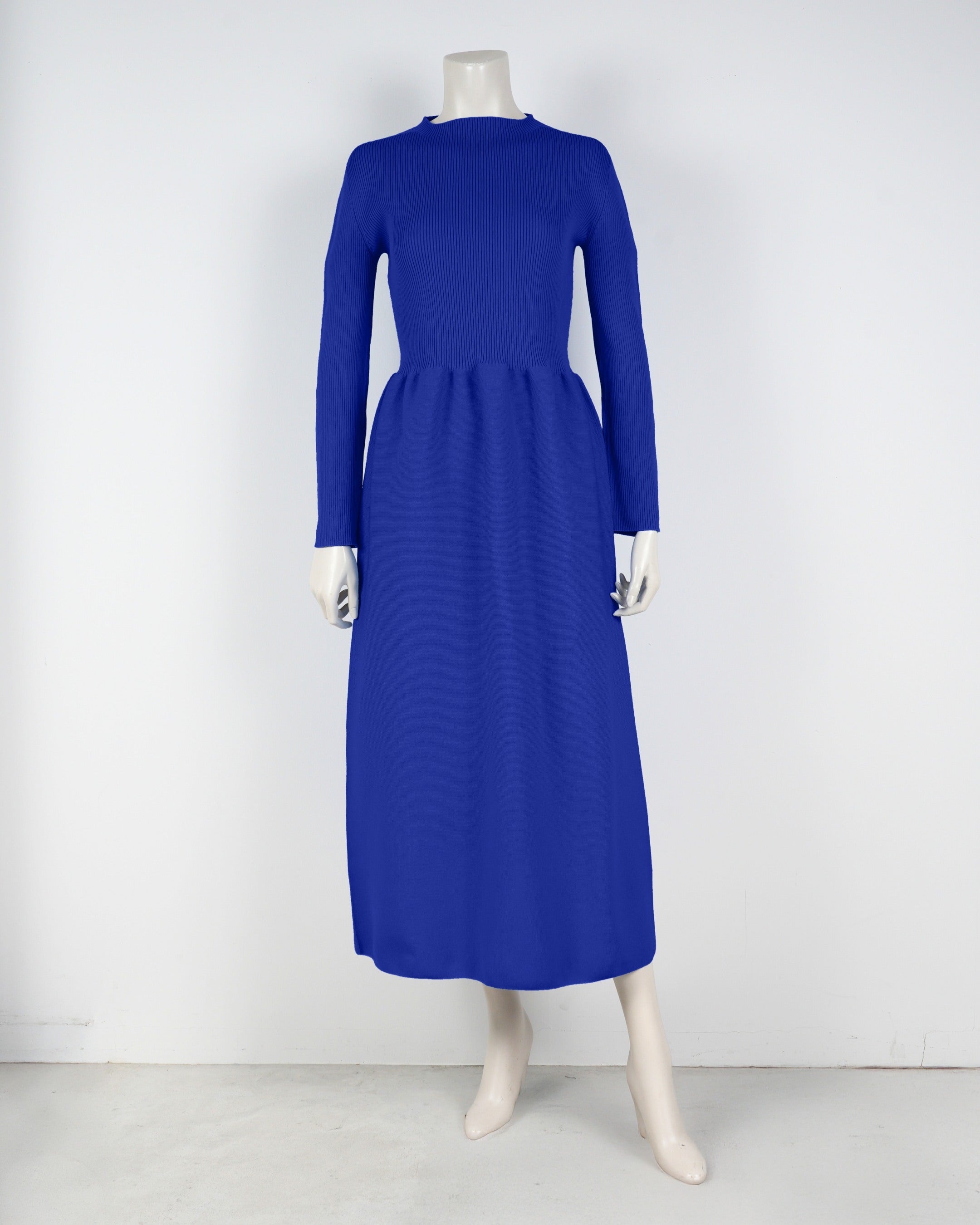 Long-sleeved dress