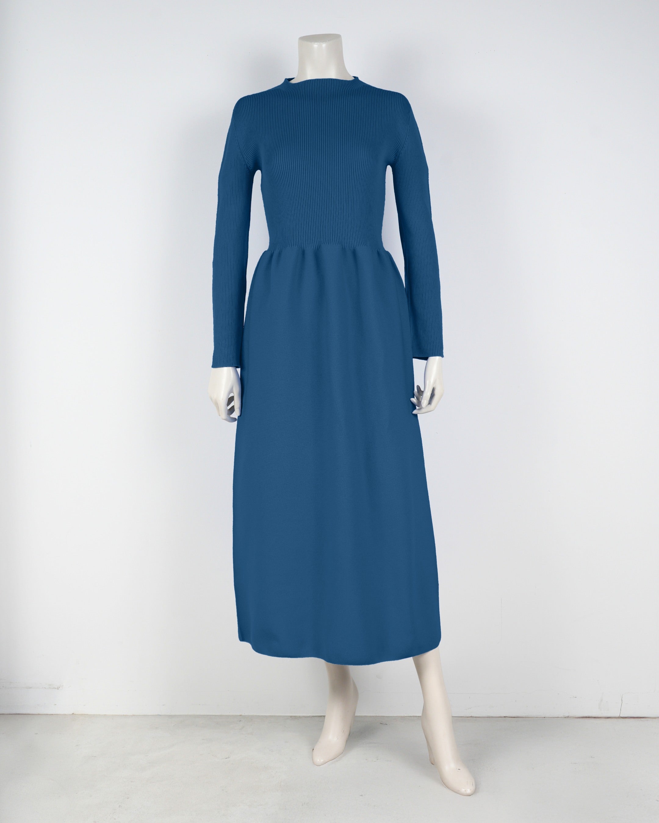 Long-sleeved dress