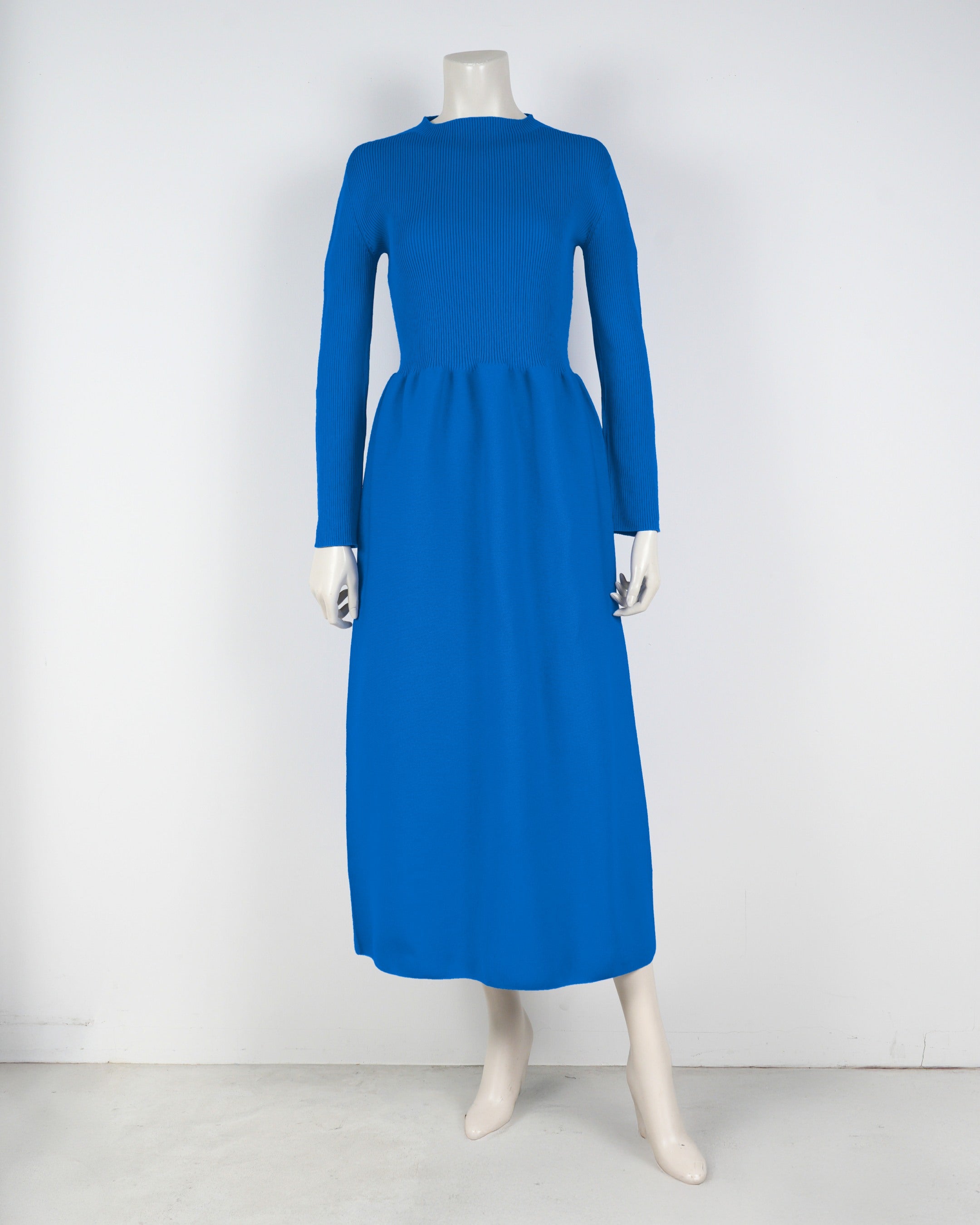 Long-sleeved dress