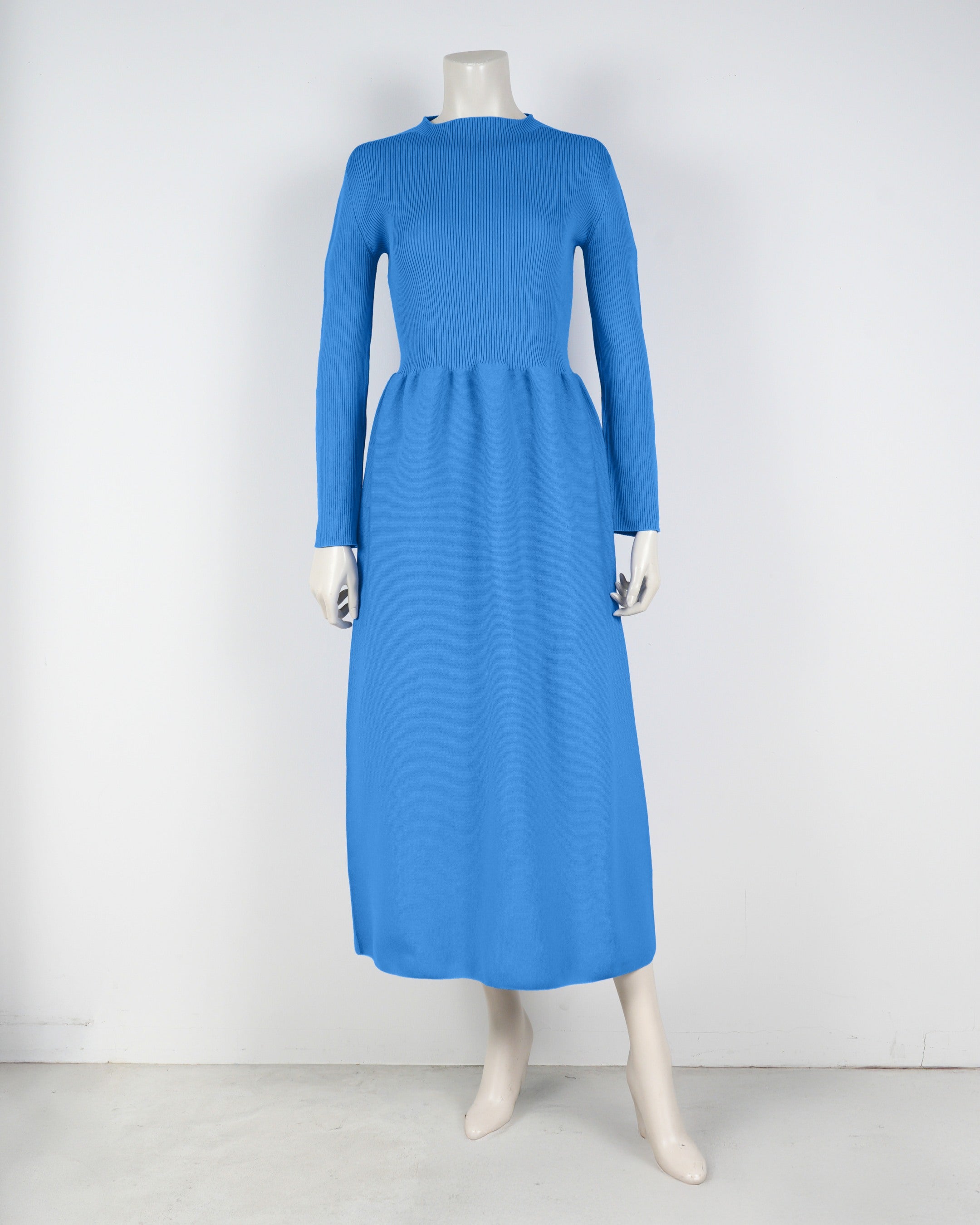 Long-sleeved dress