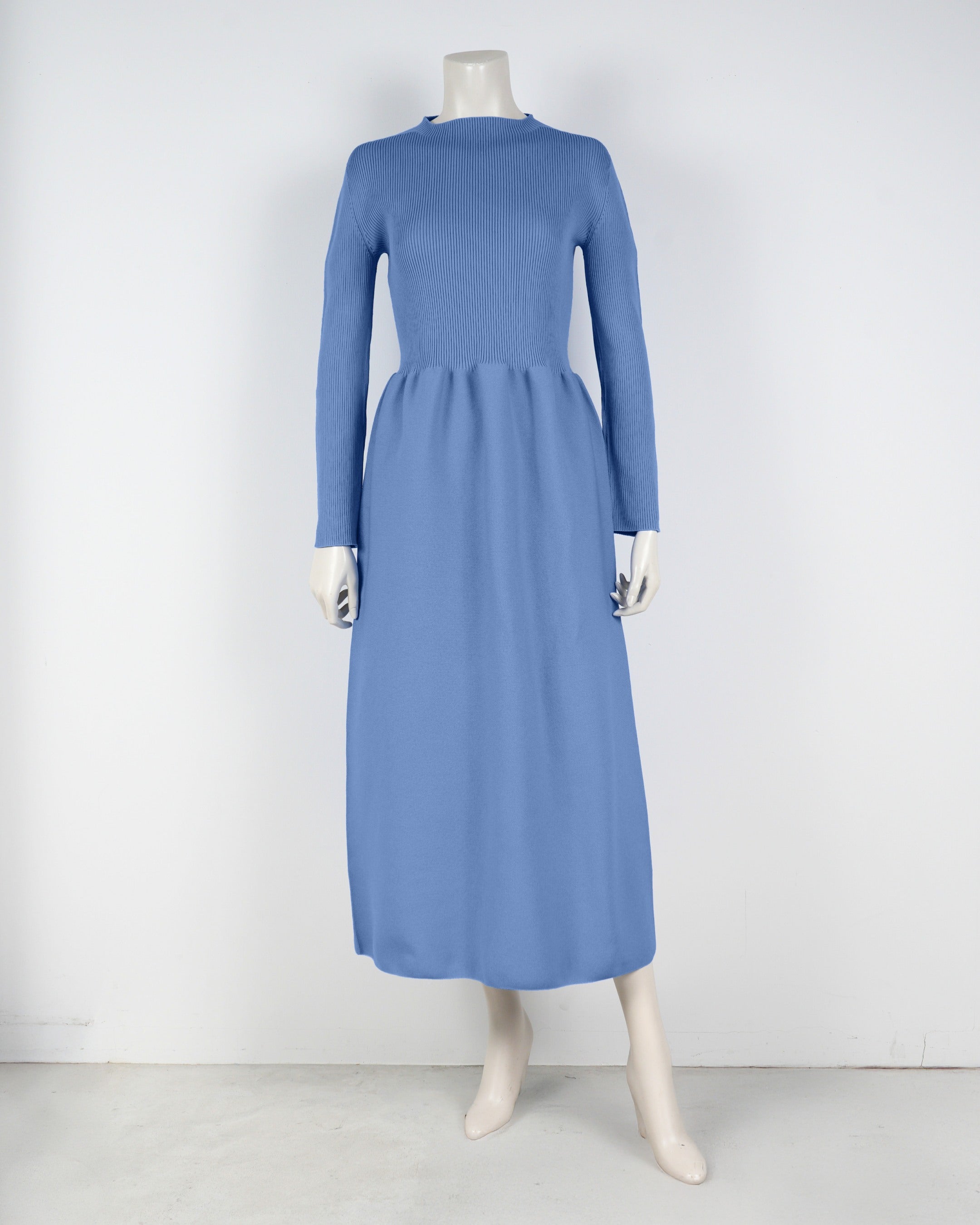 Long-sleeved dress