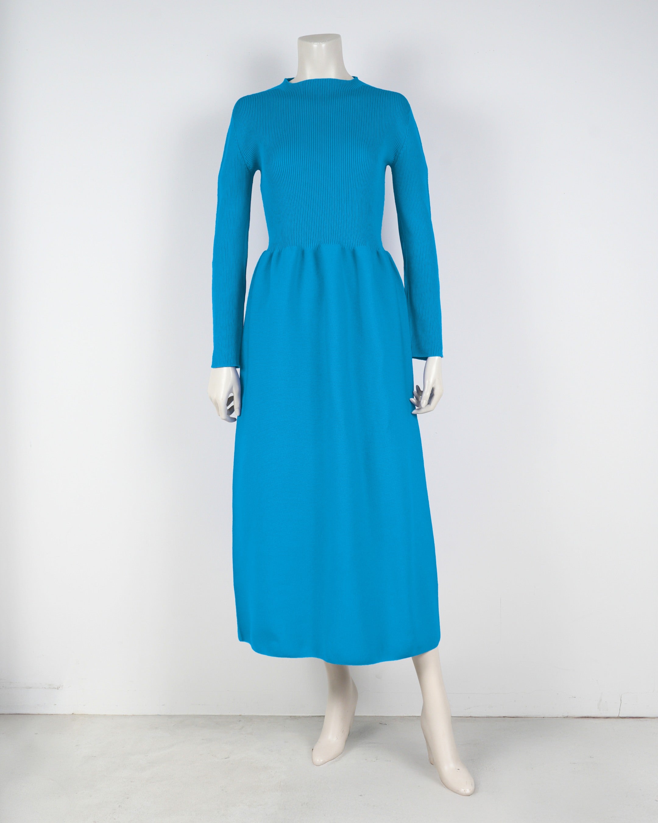 Long-sleeved dress