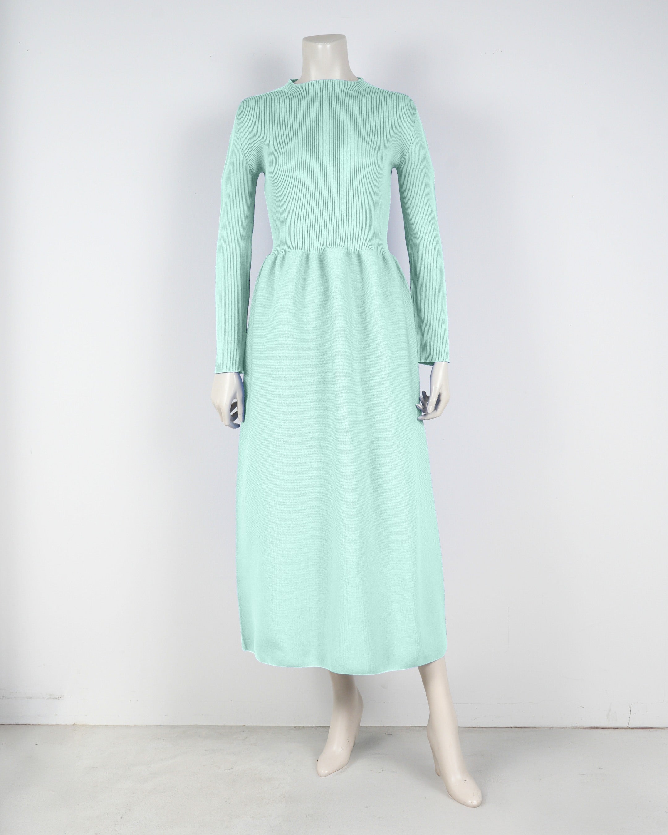 Long-sleeved dress