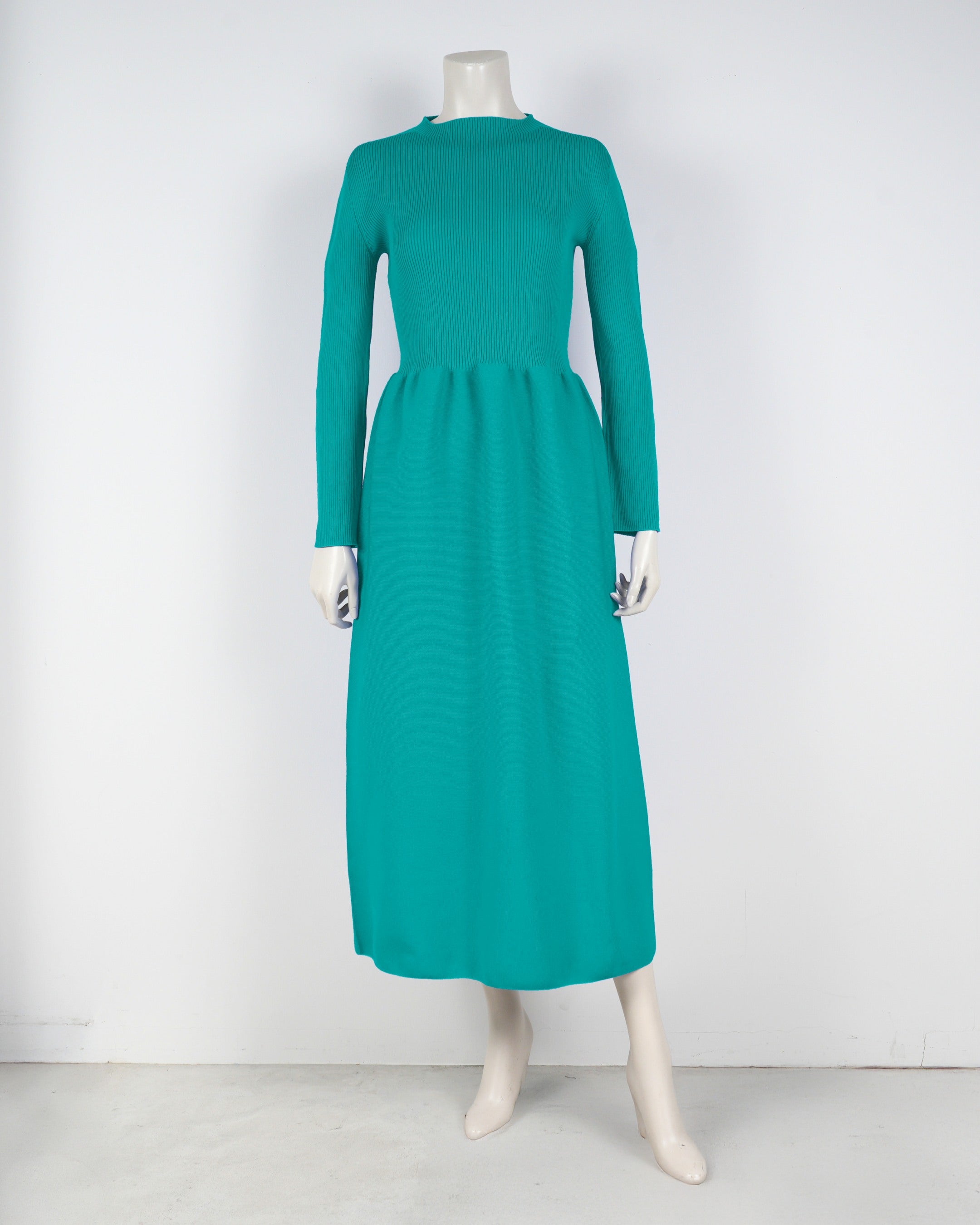 Long-sleeved dress