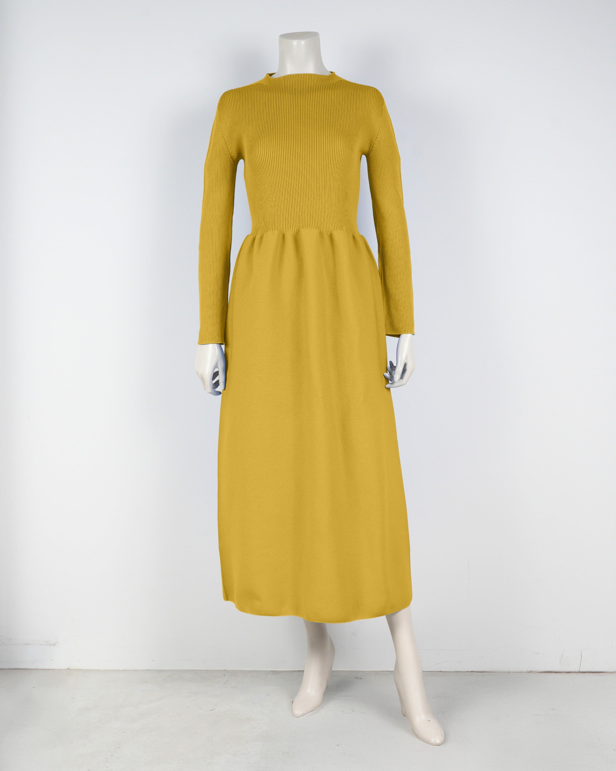 Long-sleeved dress