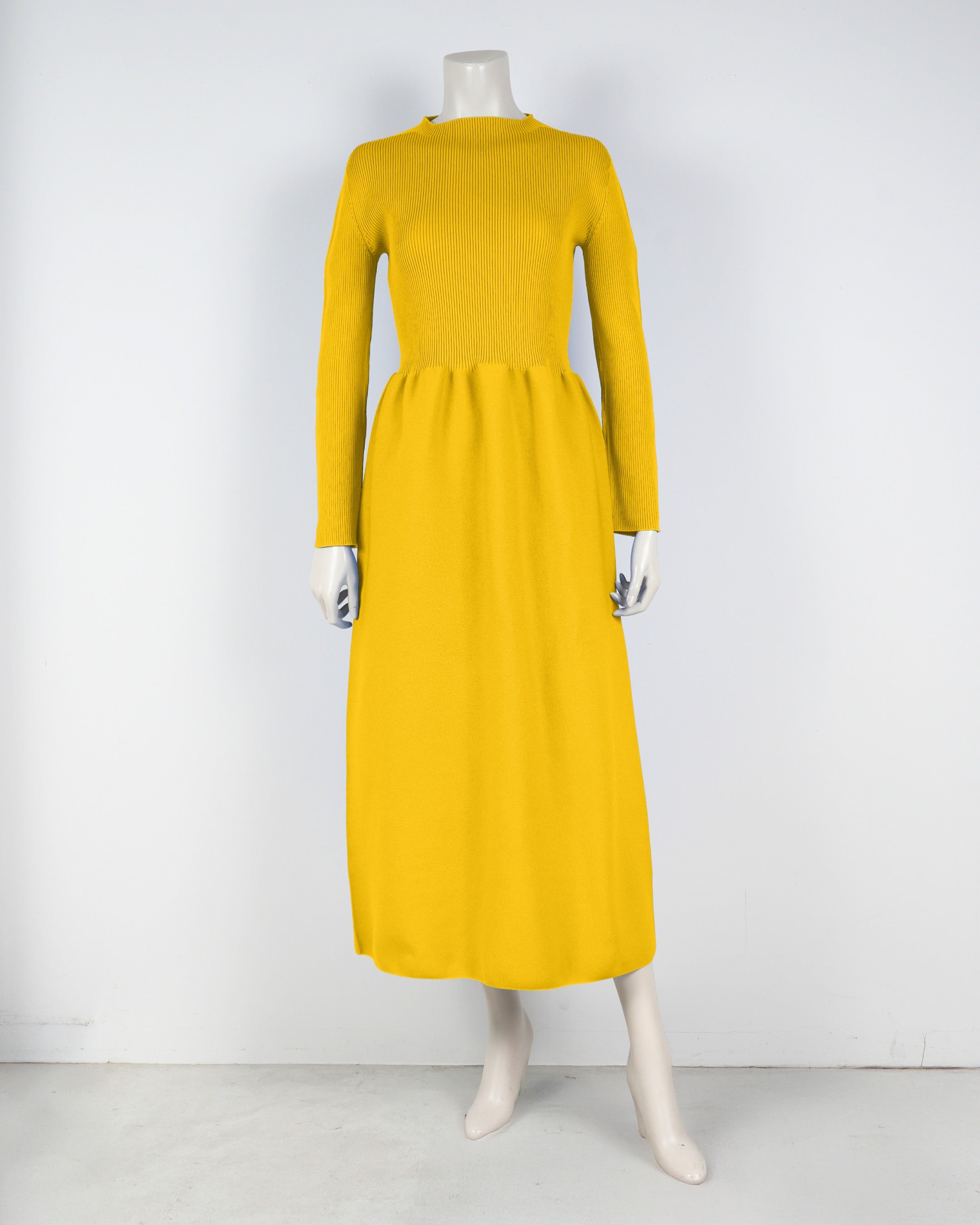 Long-sleeved dress