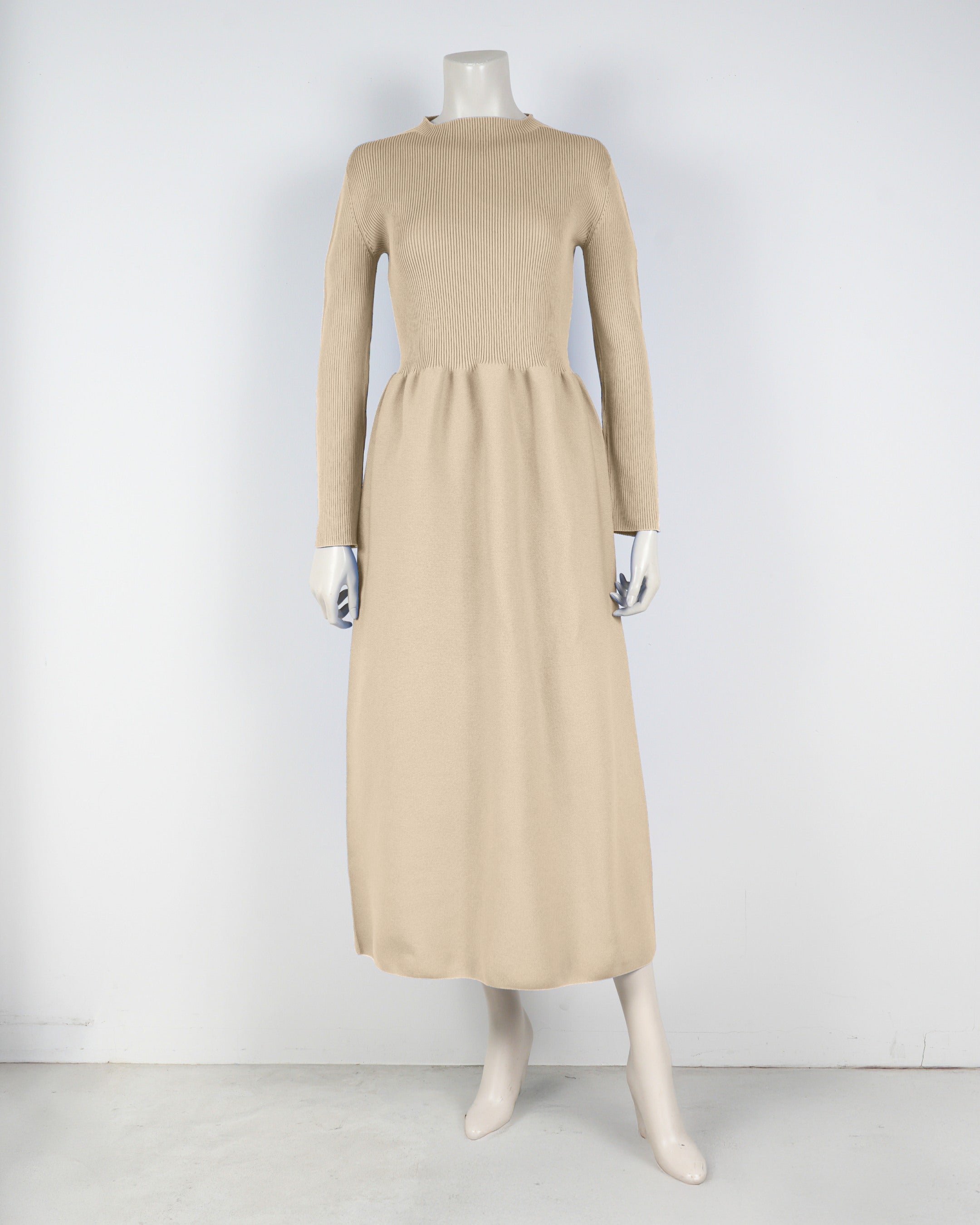 Long-sleeved dress