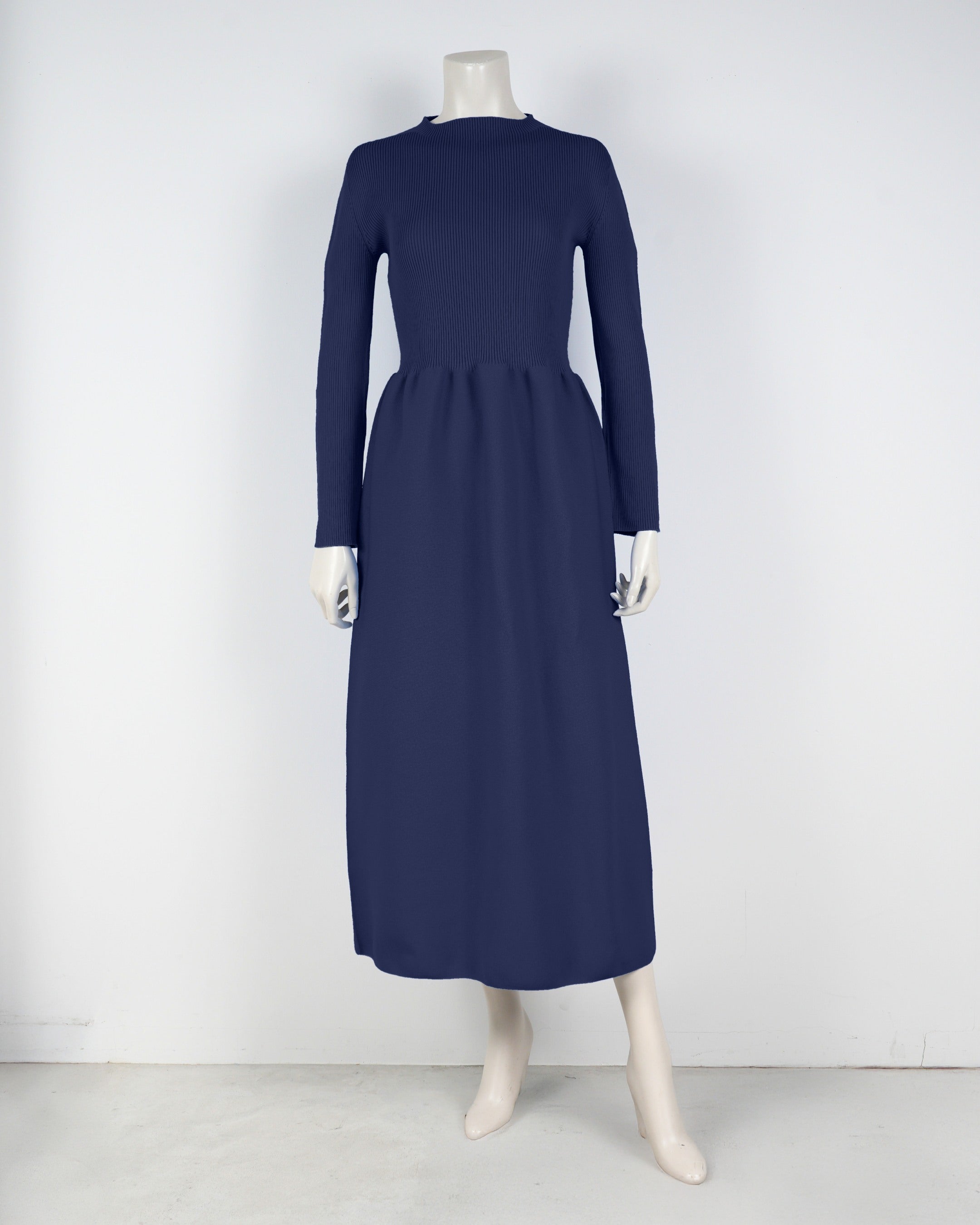Long-sleeved dress