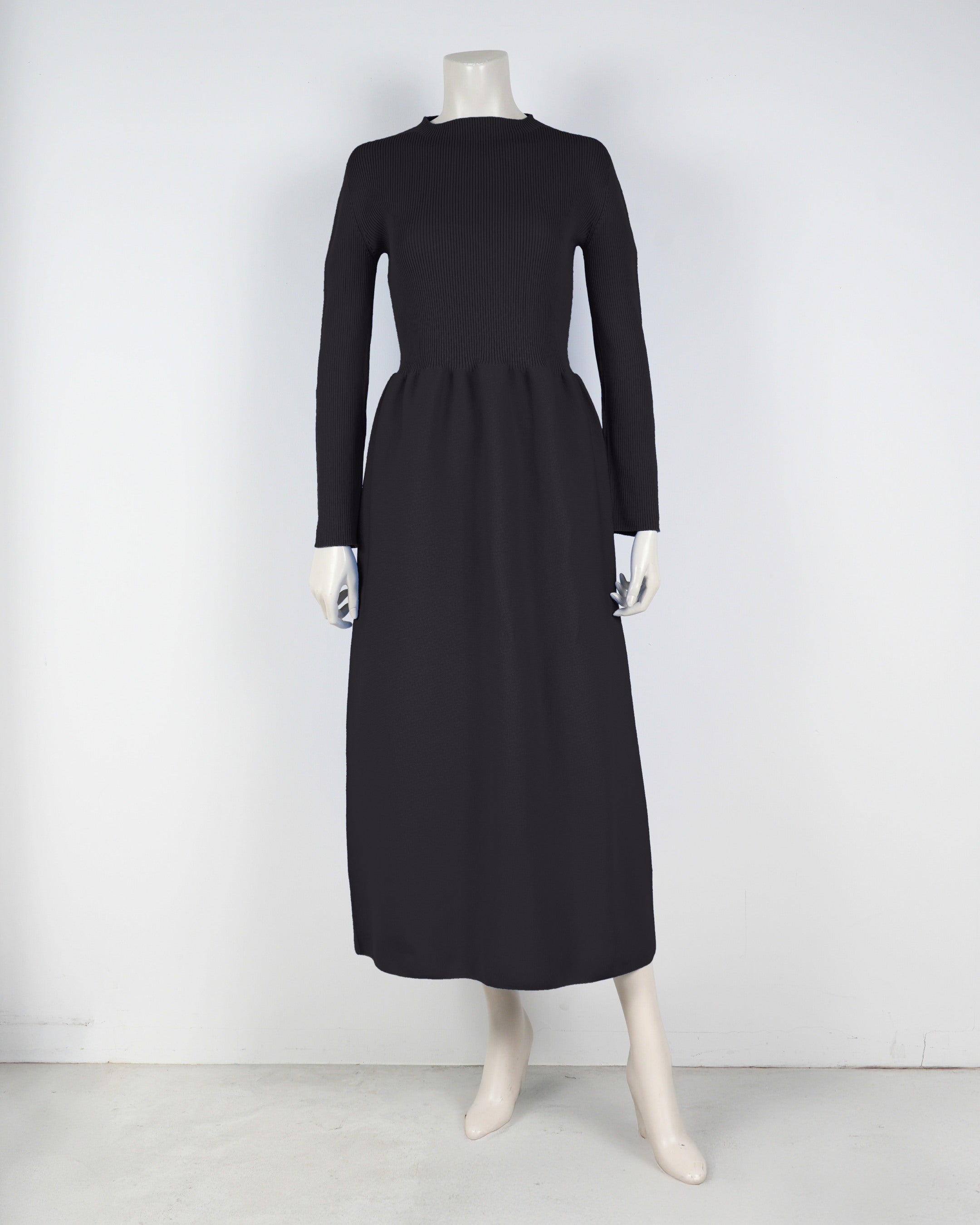 Long-sleeved dress
