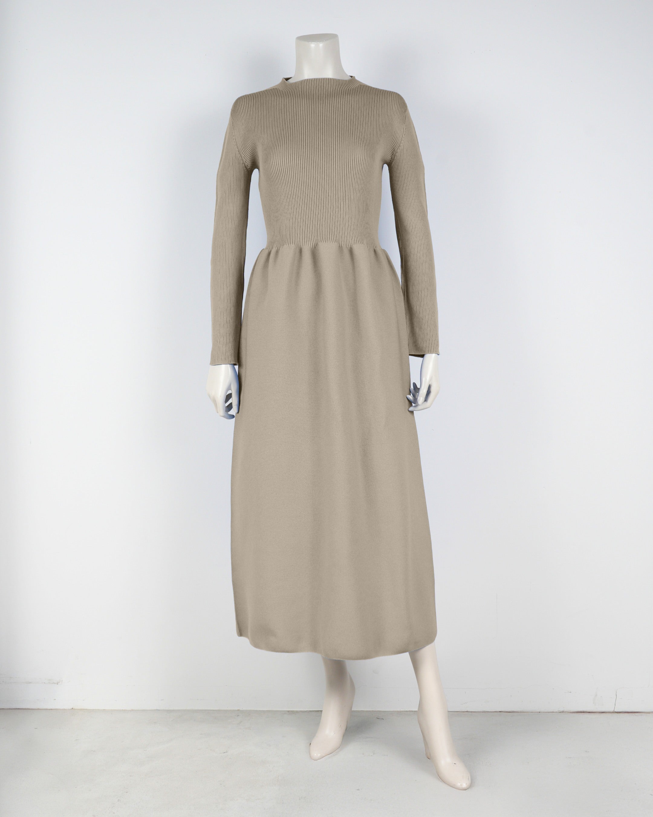 Long-sleeved dress