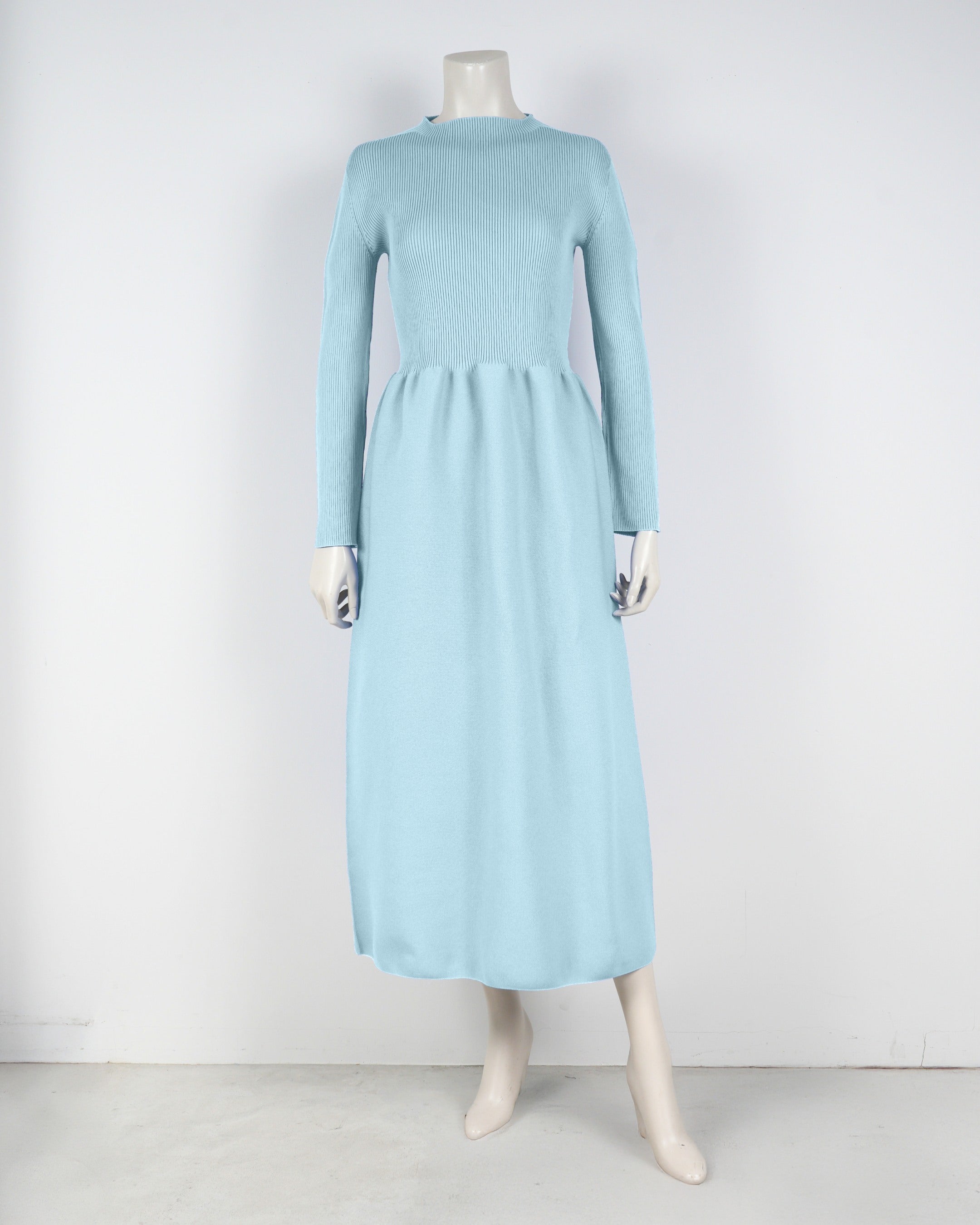 Long-sleeved dress