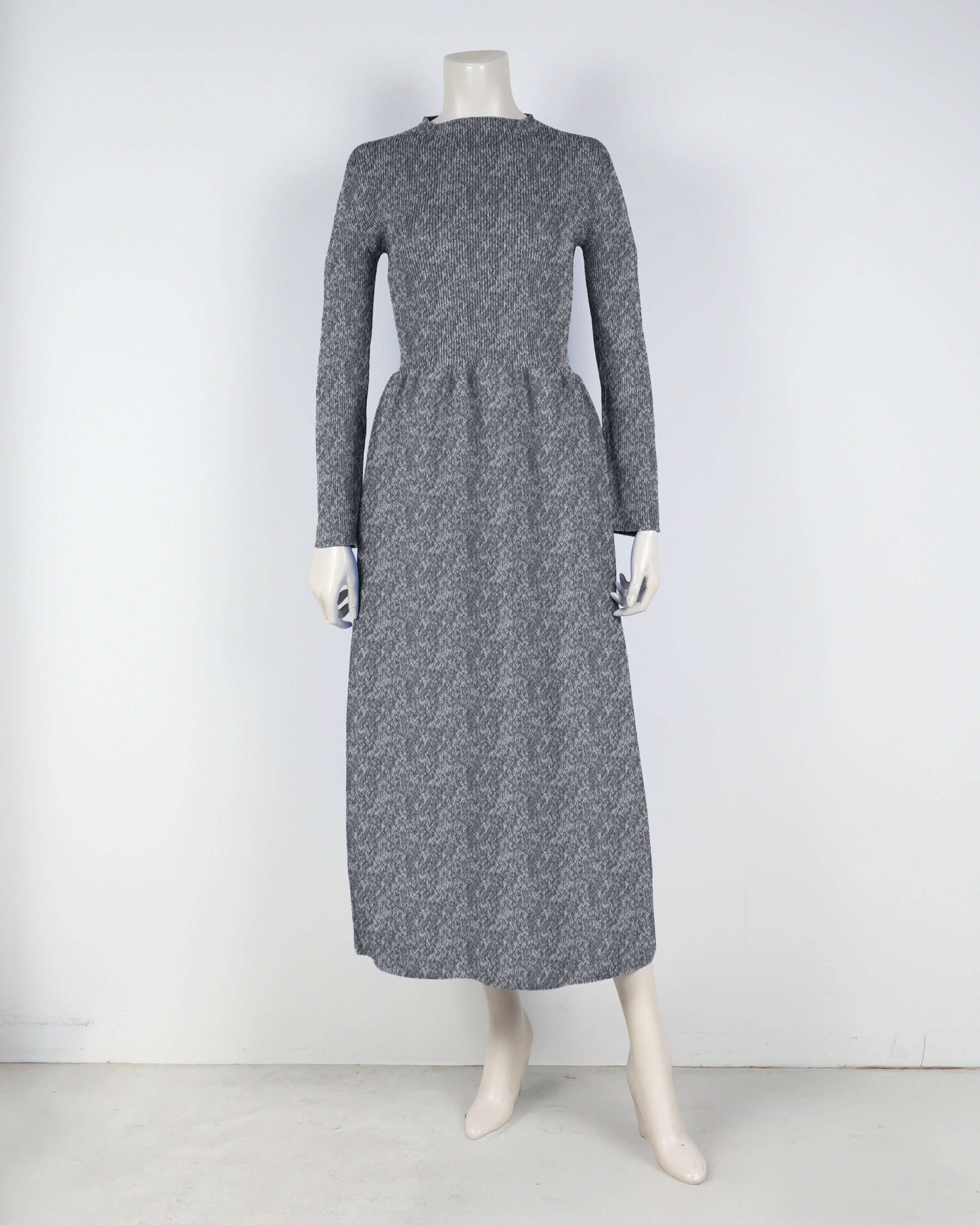 Long-sleeved dress