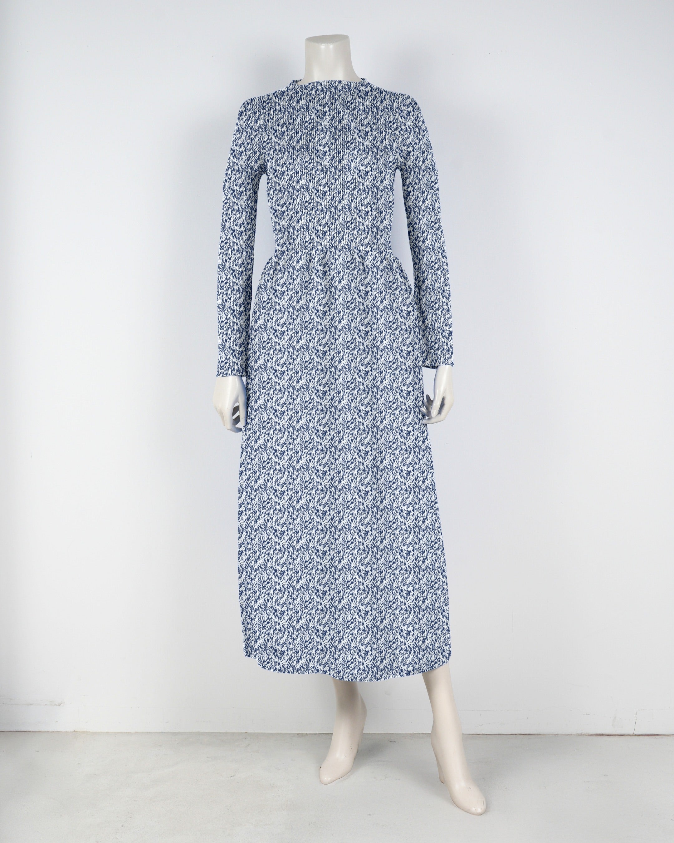 Long-sleeved dress