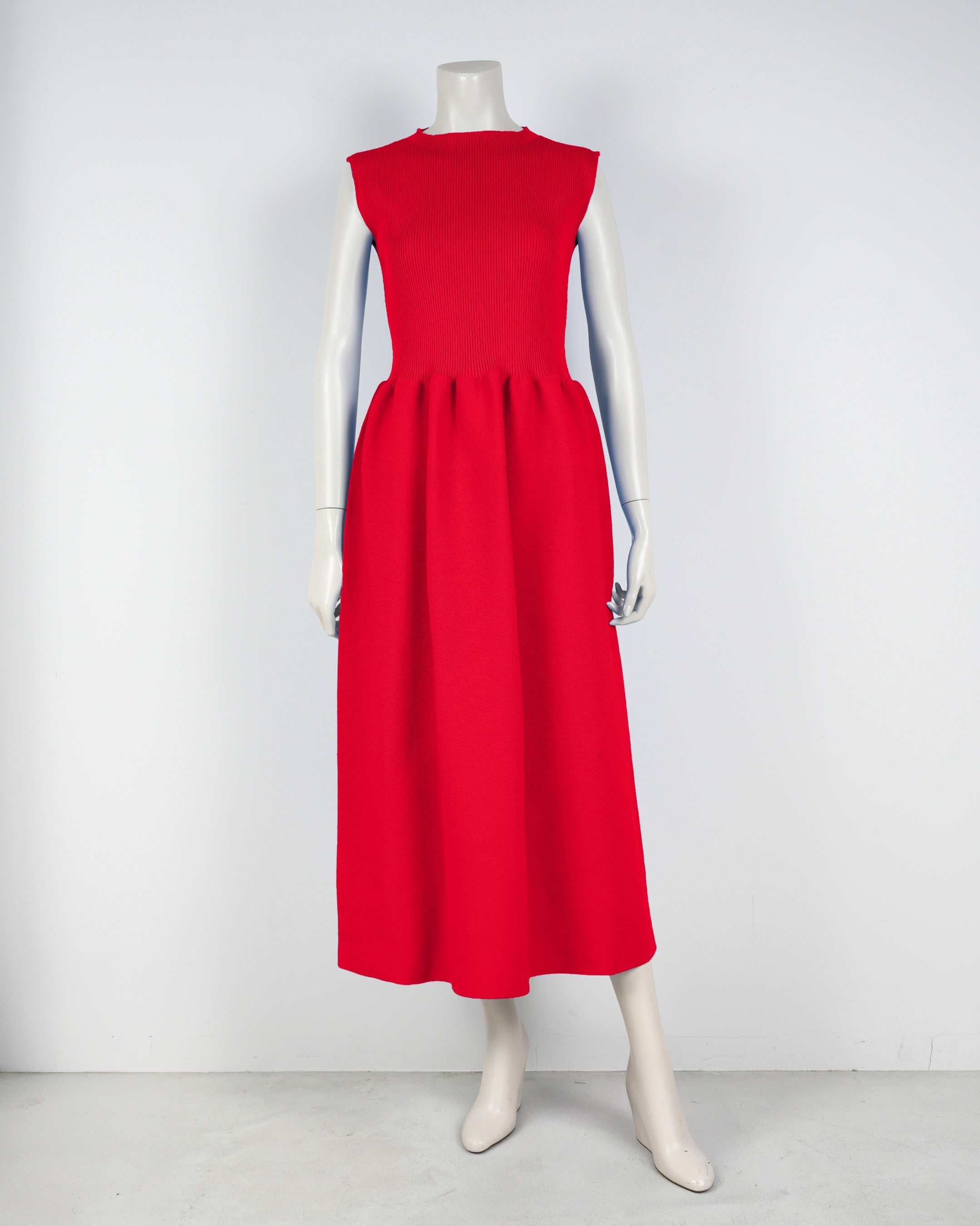 sleeveless dress