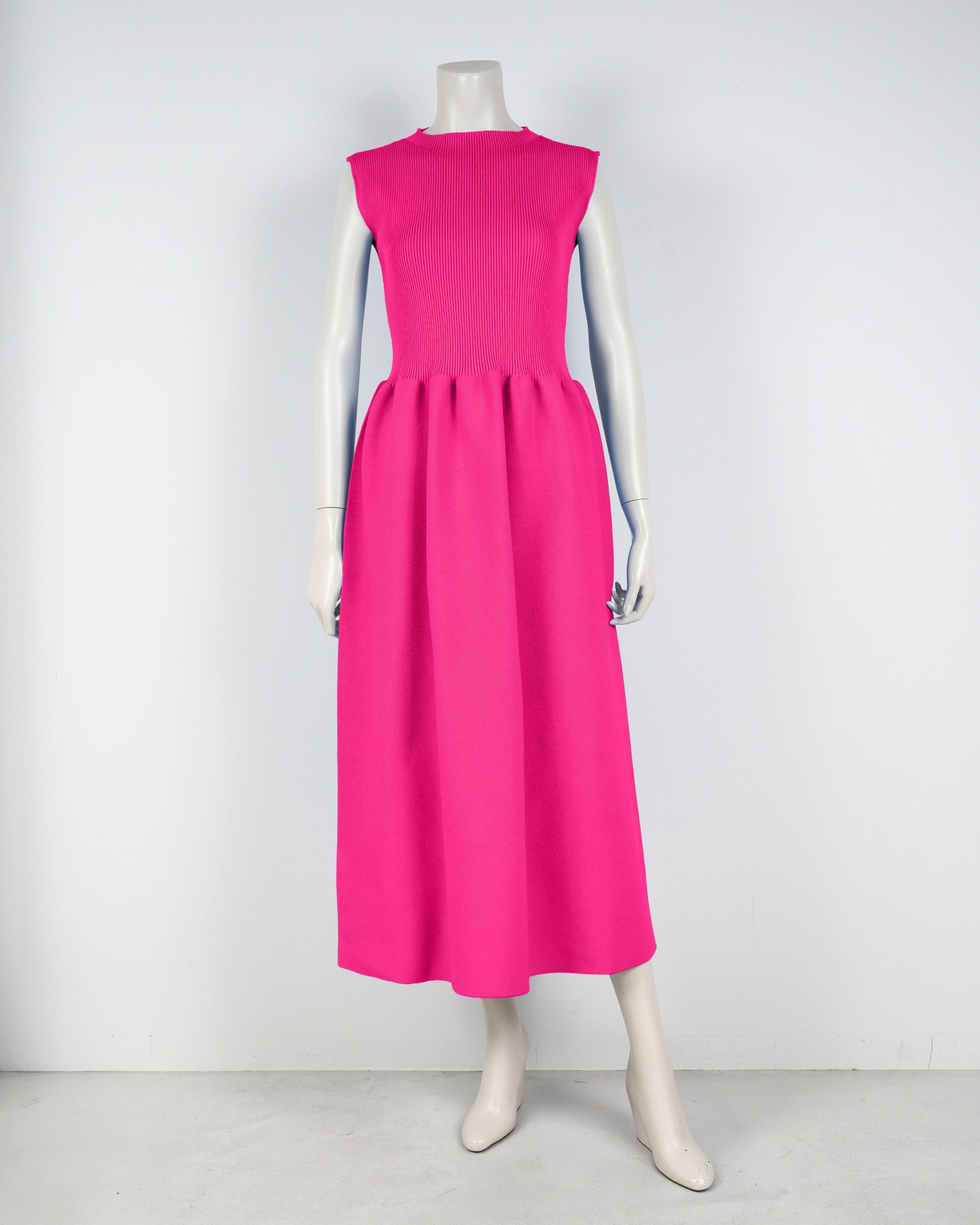 sleeveless dress