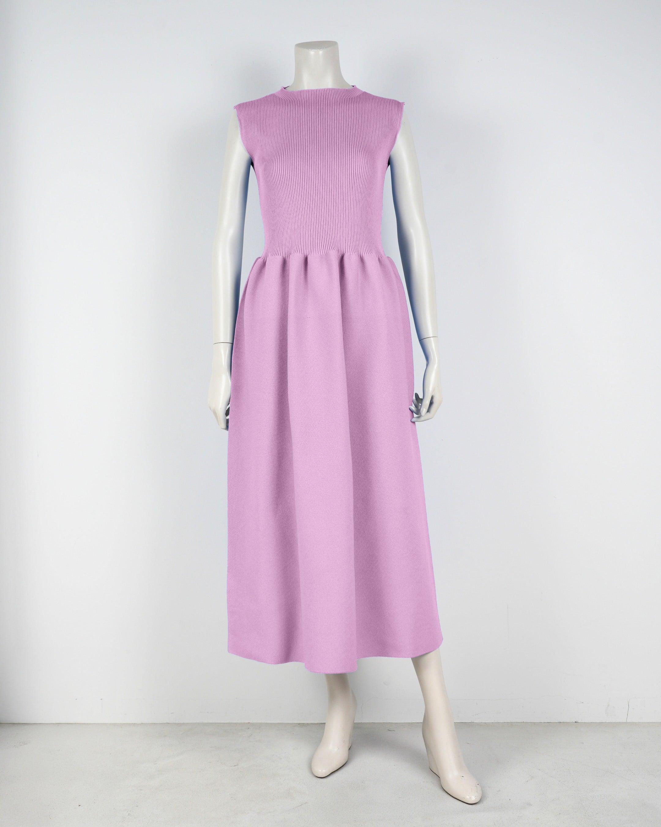 sleeveless dress
