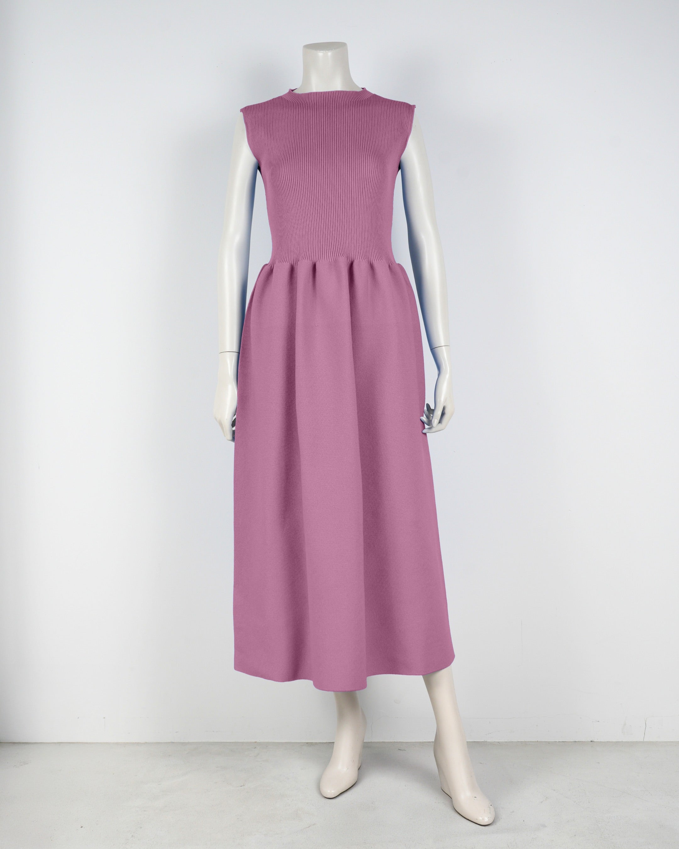 sleeveless dress