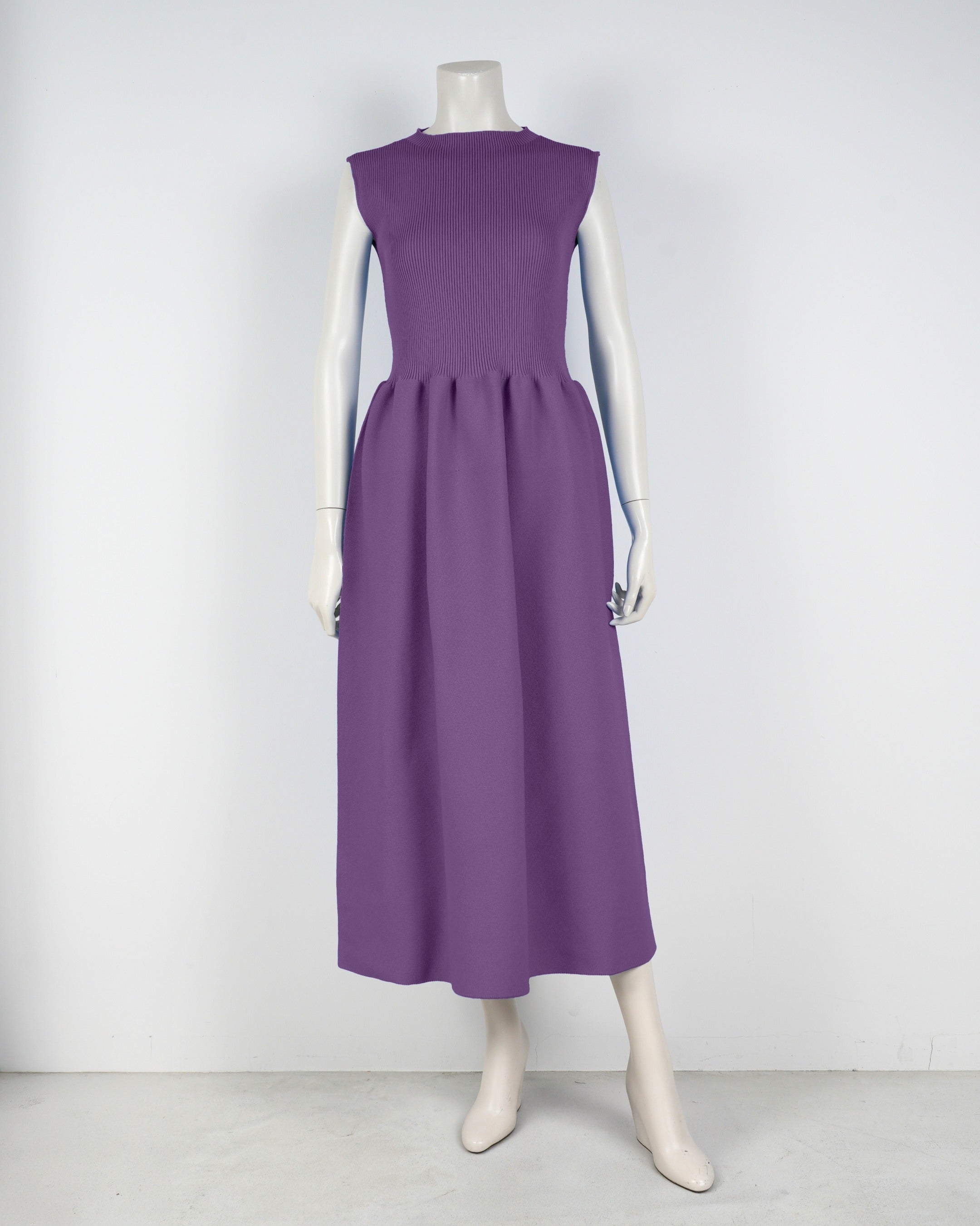 sleeveless dress