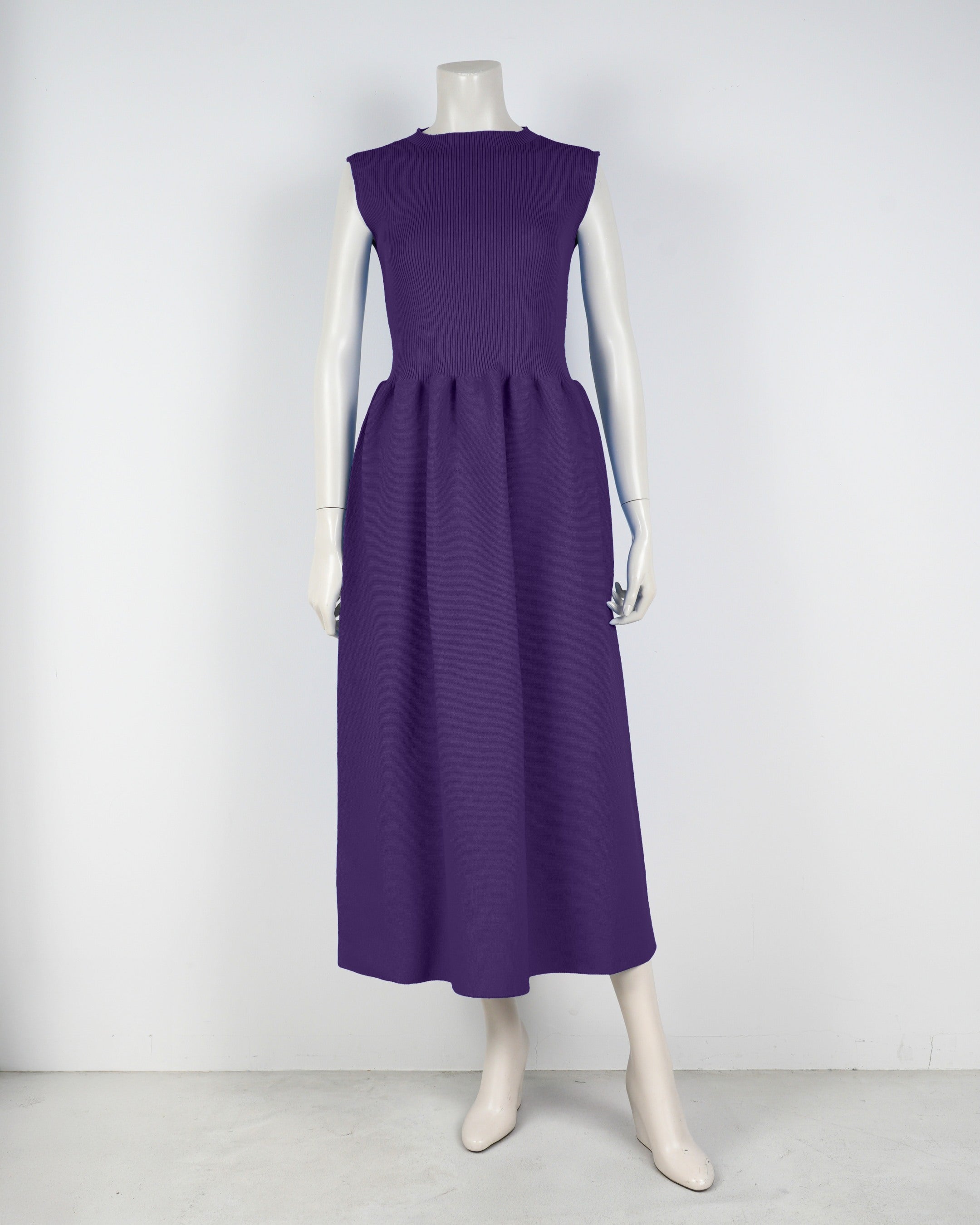sleeveless dress