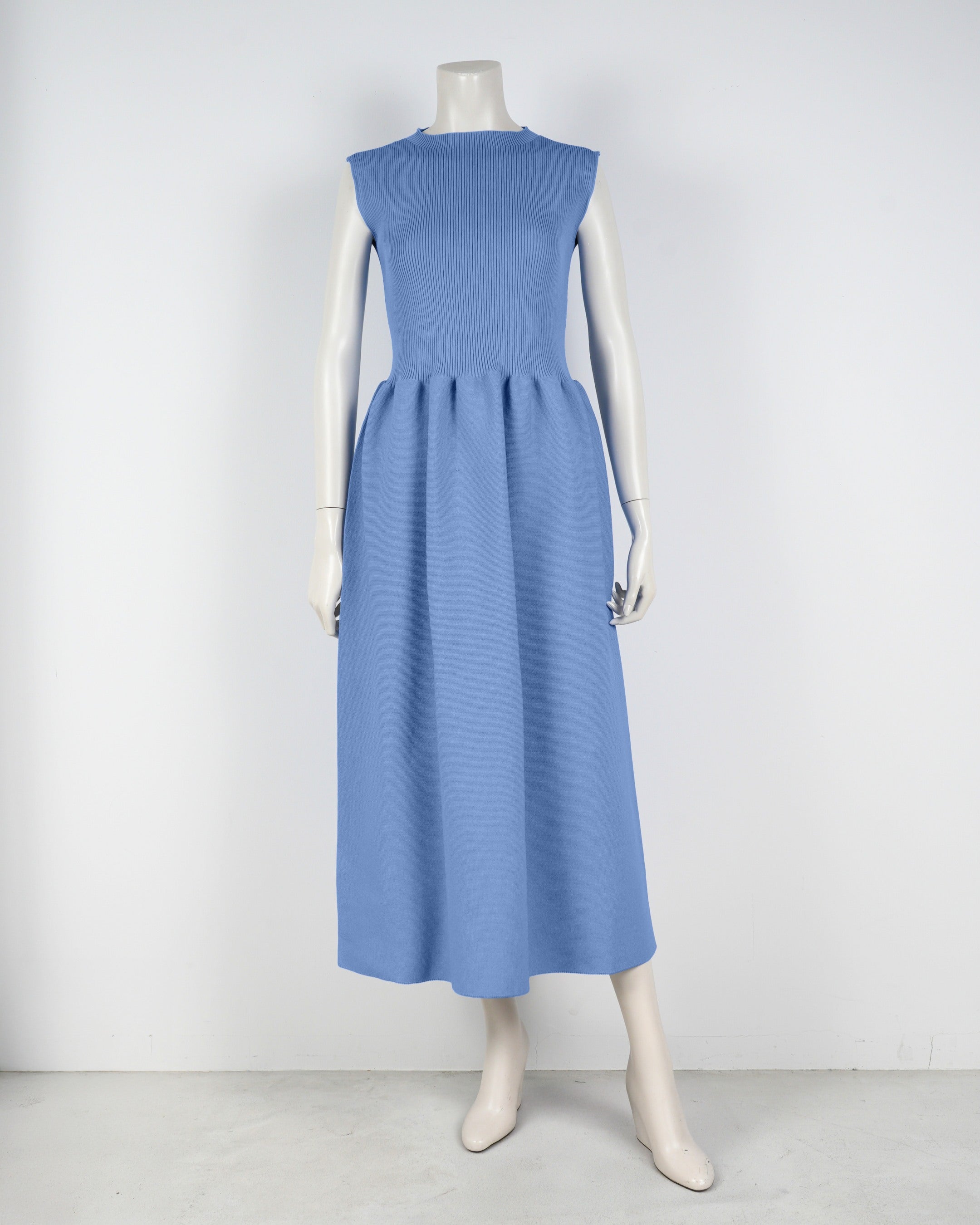 sleeveless dress