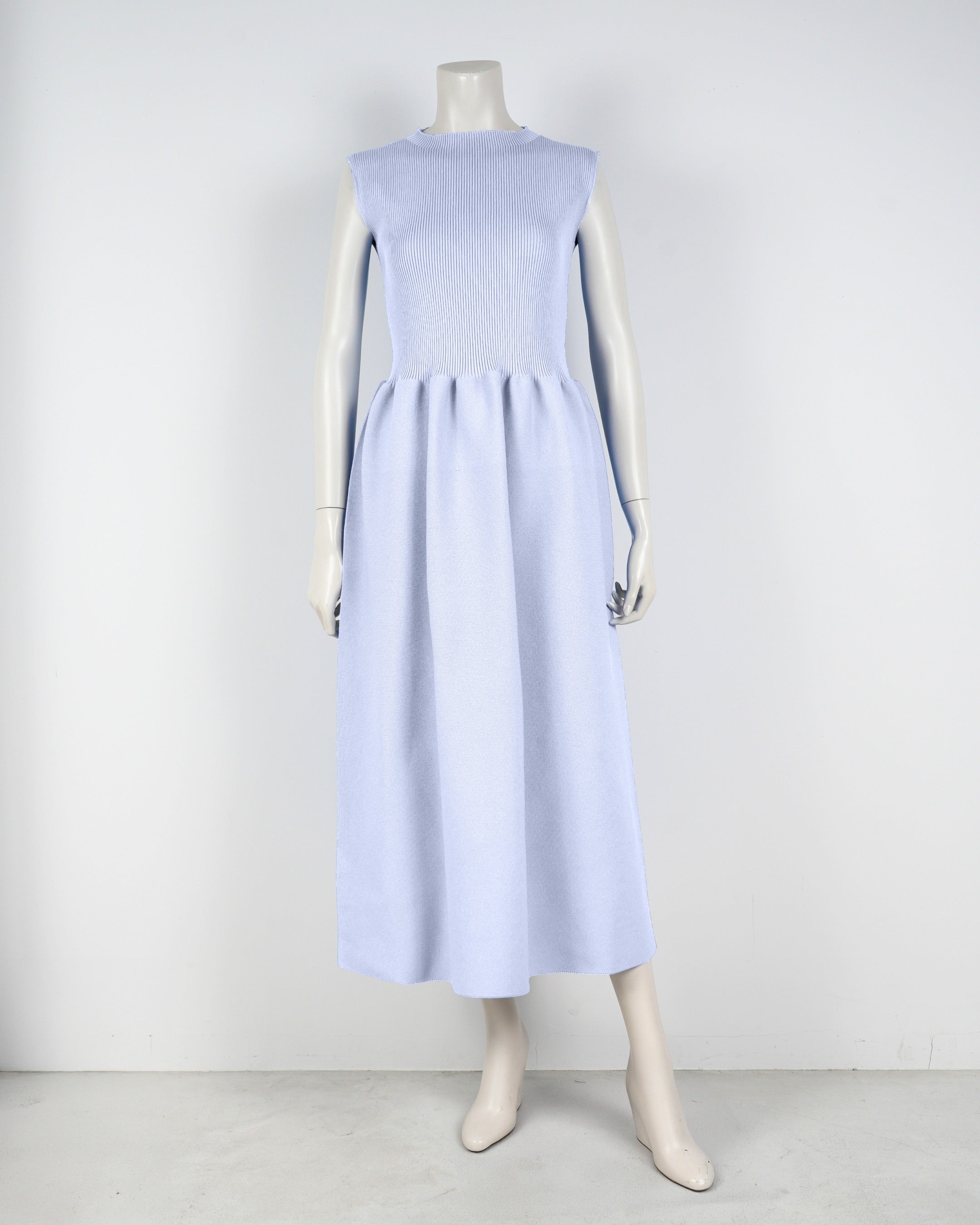 sleeveless dress