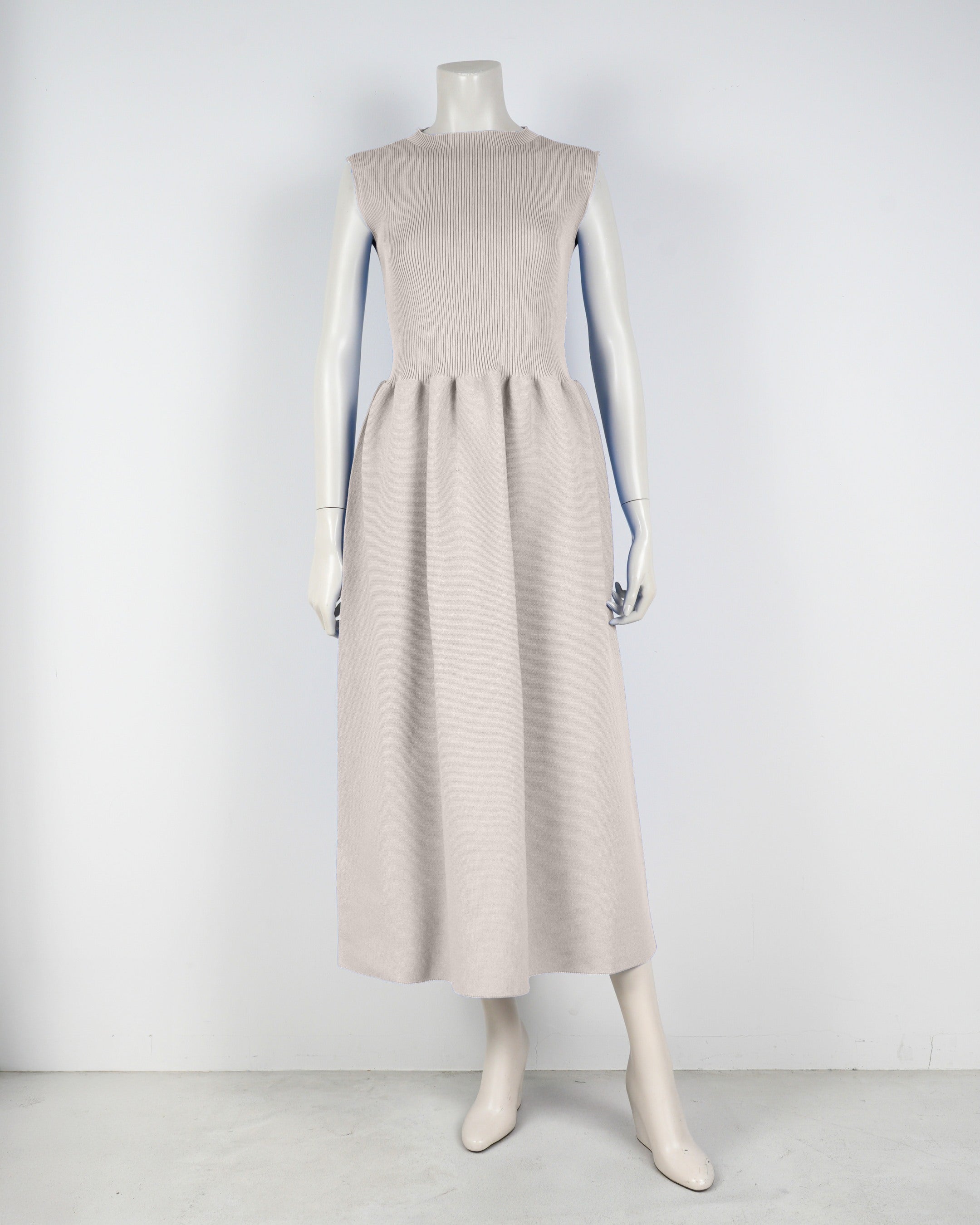 sleeveless dress