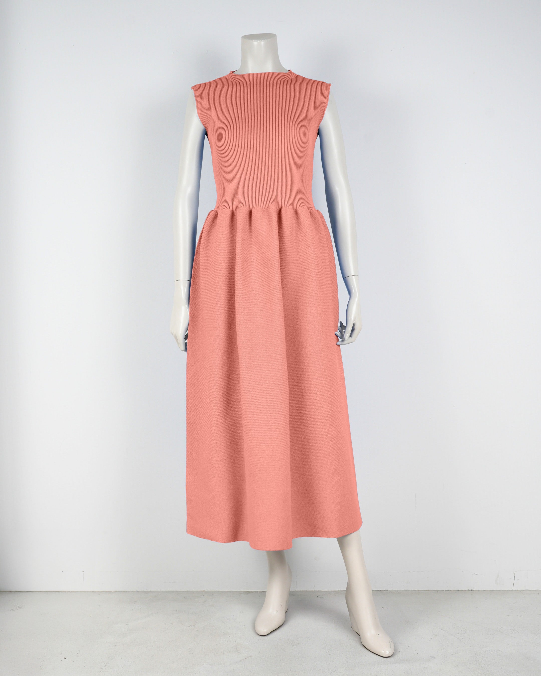 sleeveless dress