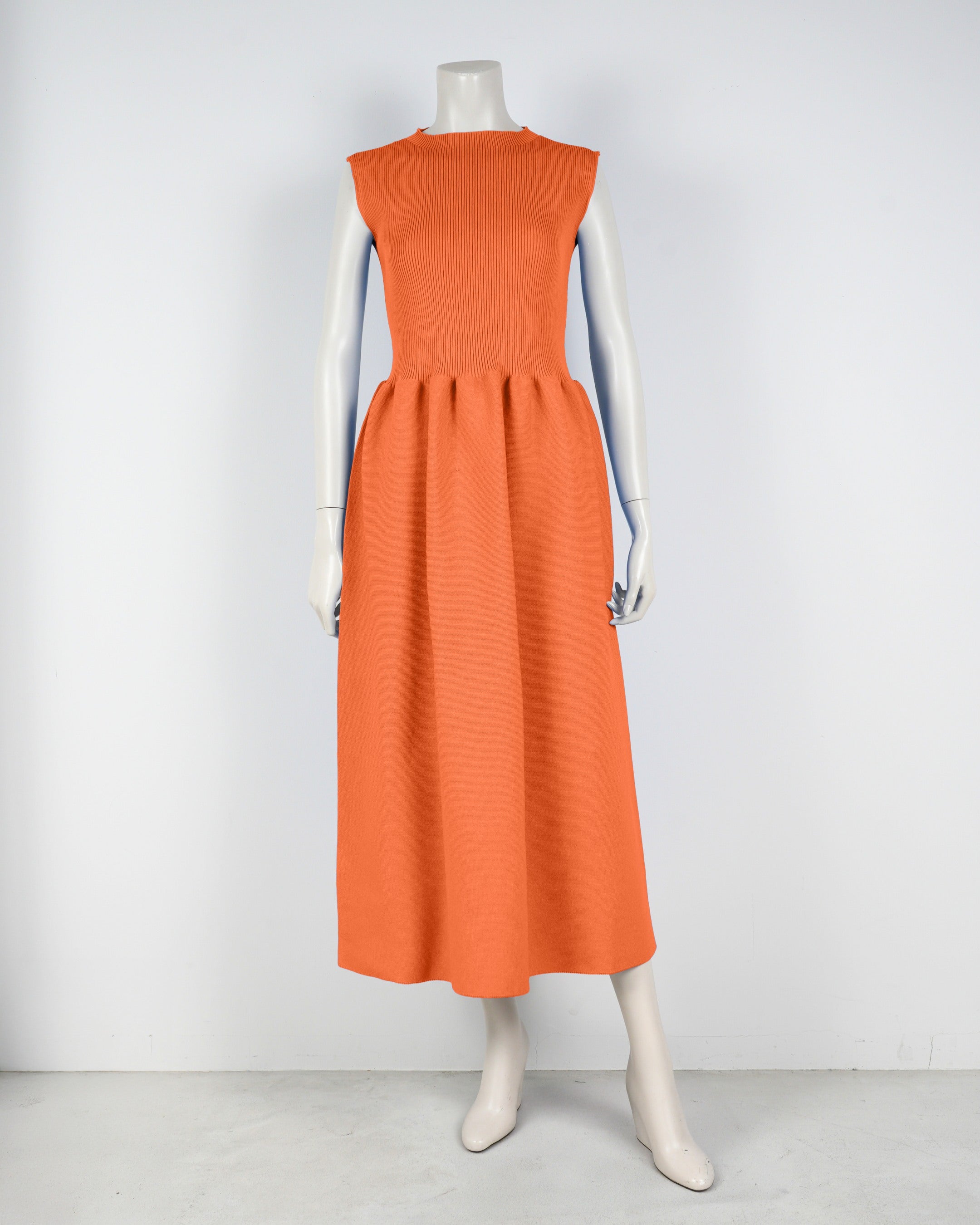 sleeveless dress