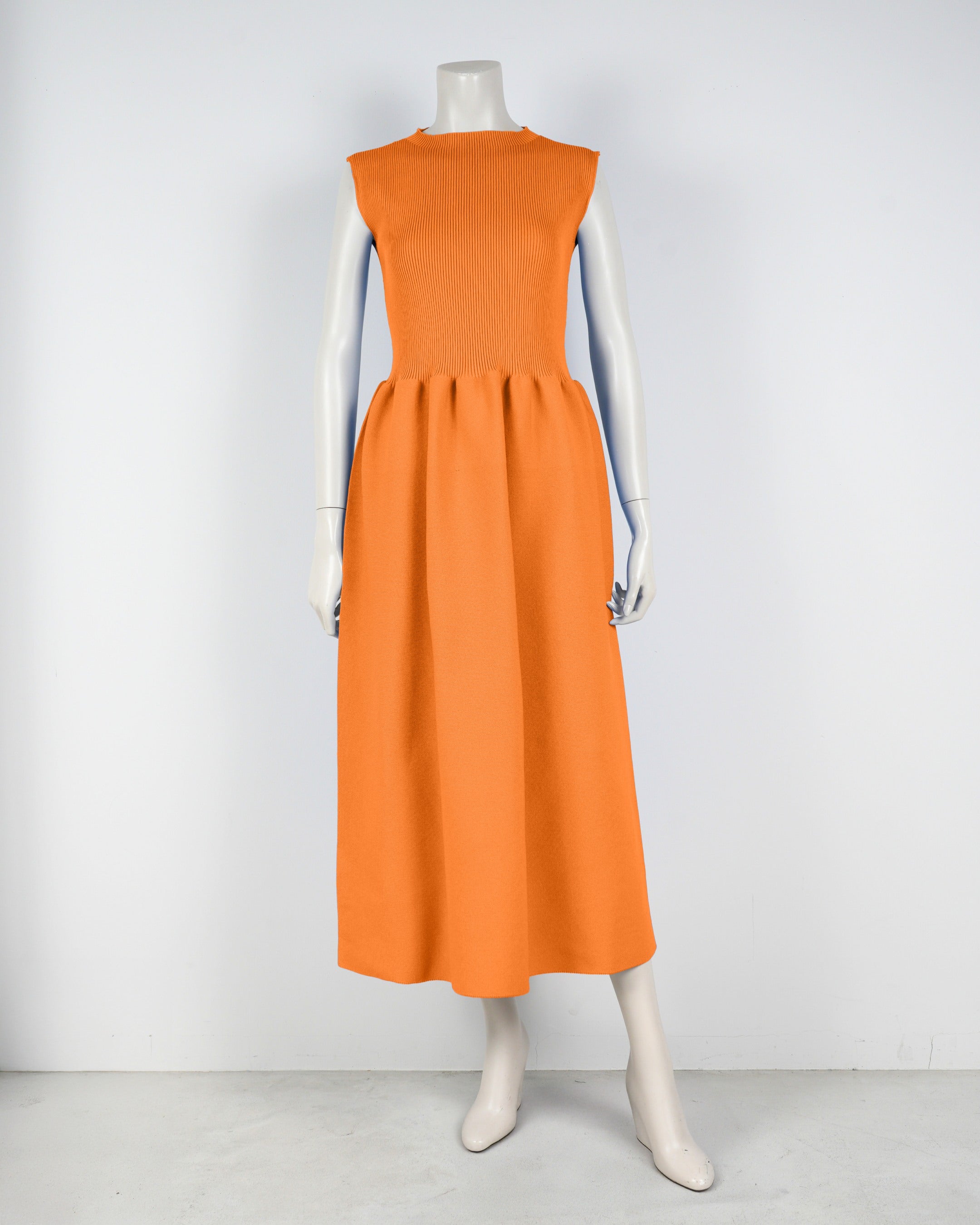 sleeveless dress