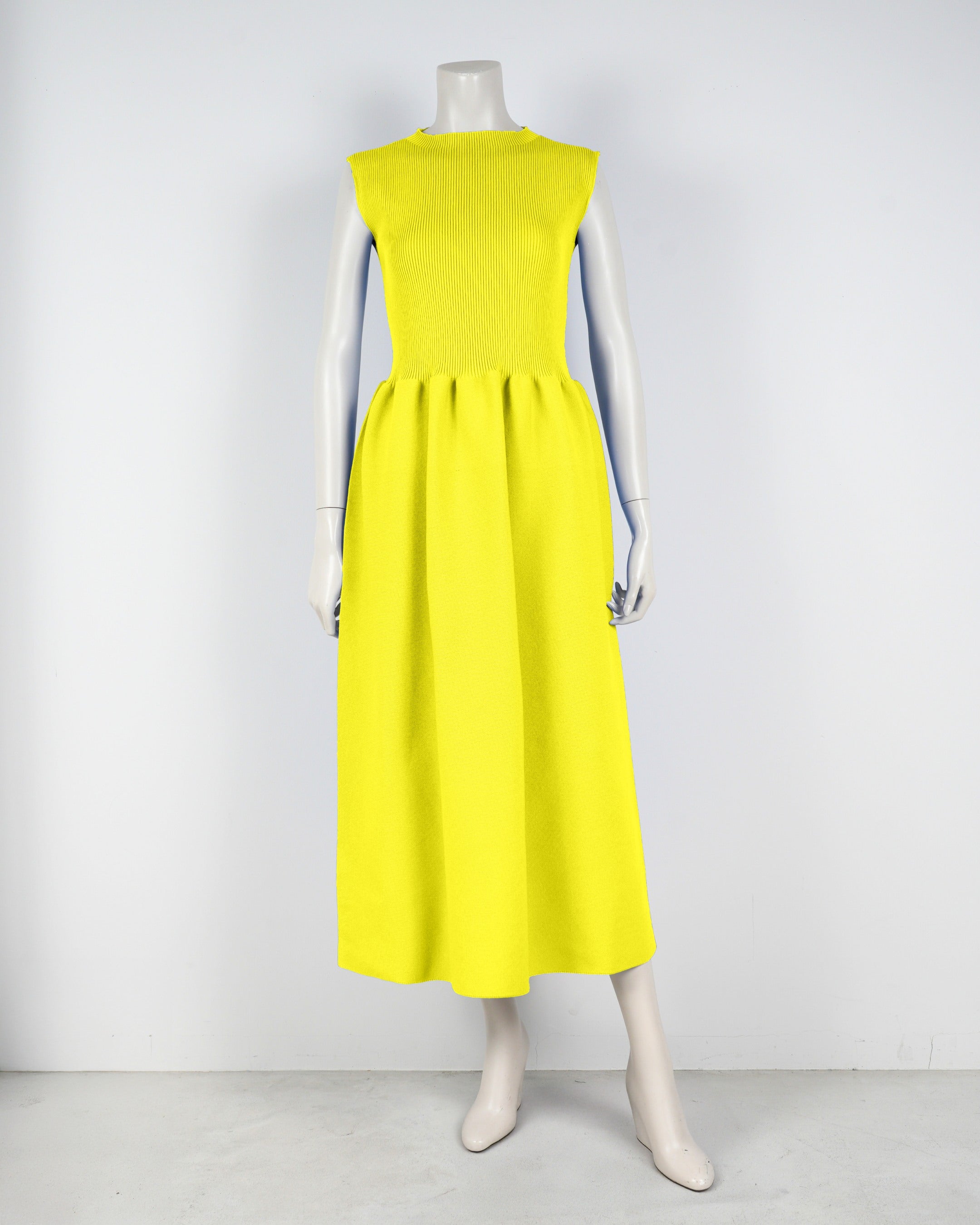 sleeveless dress