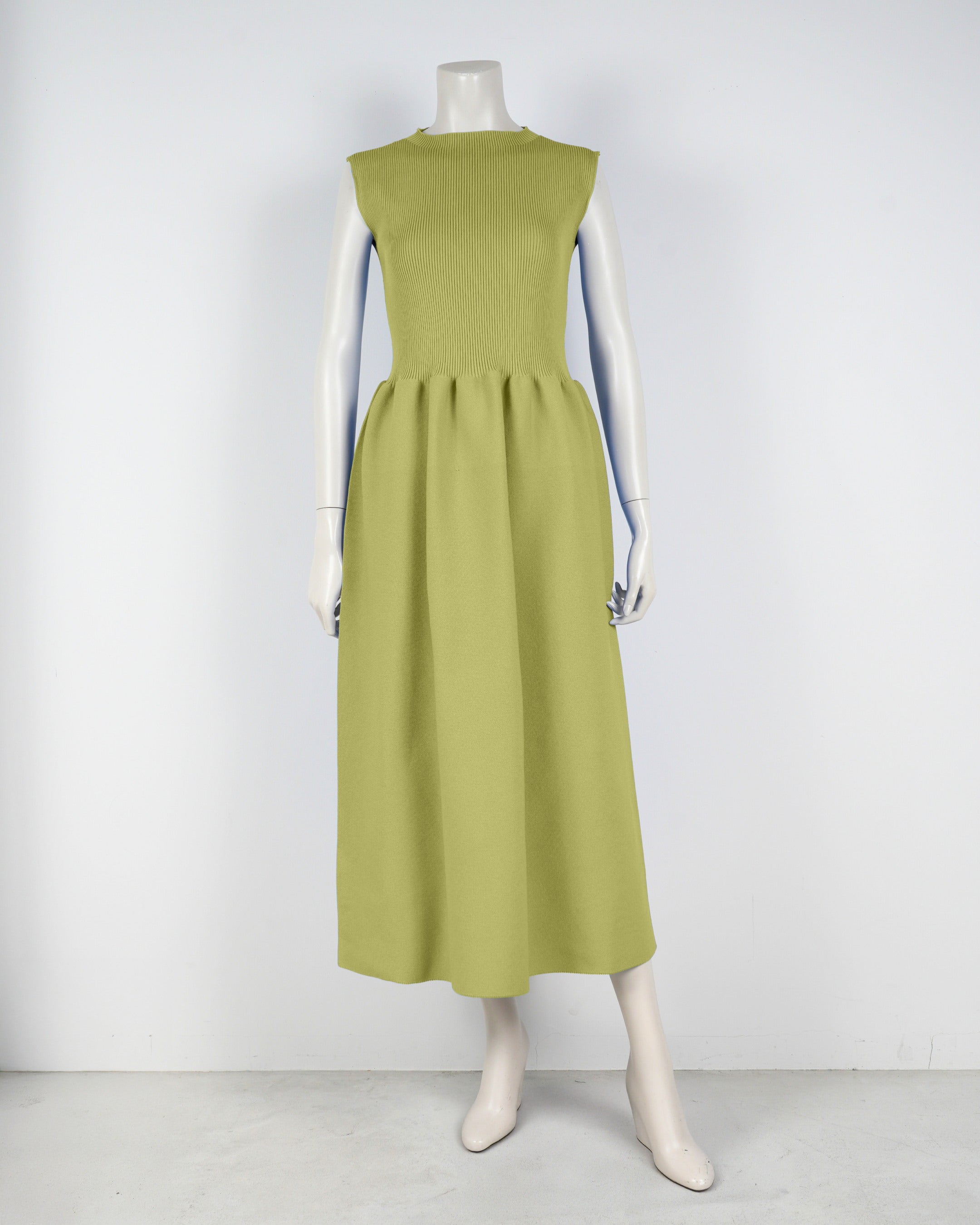 sleeveless dress
