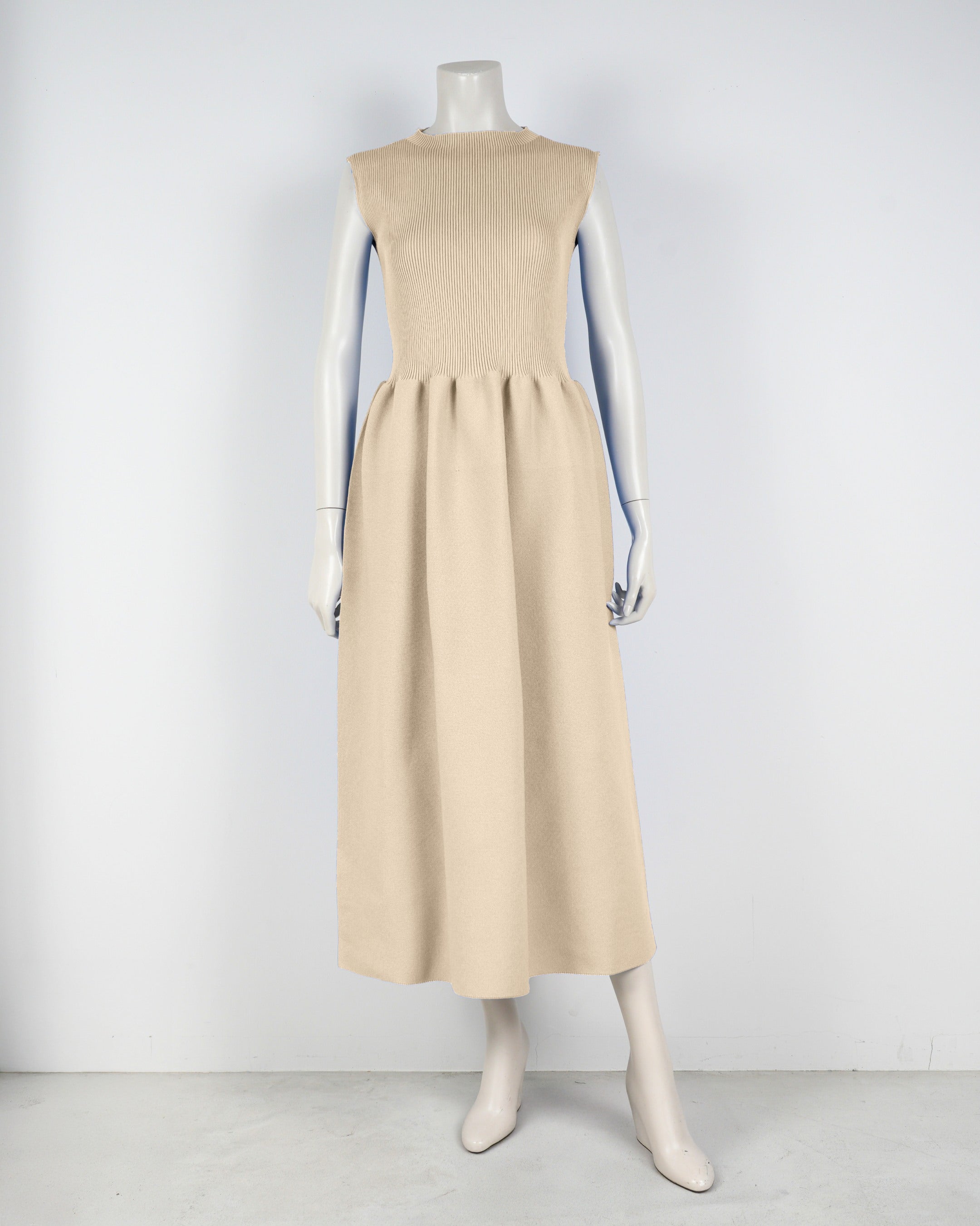 sleeveless dress