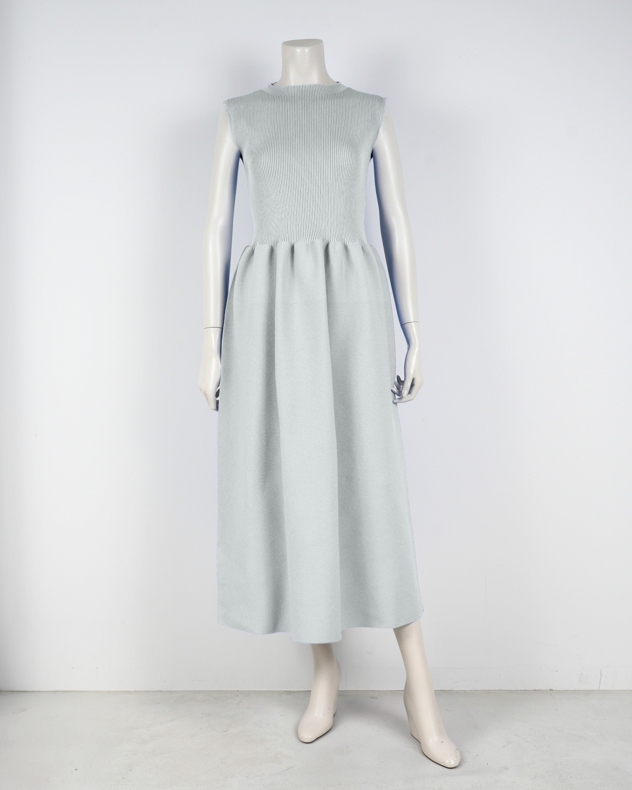 sleeveless dress