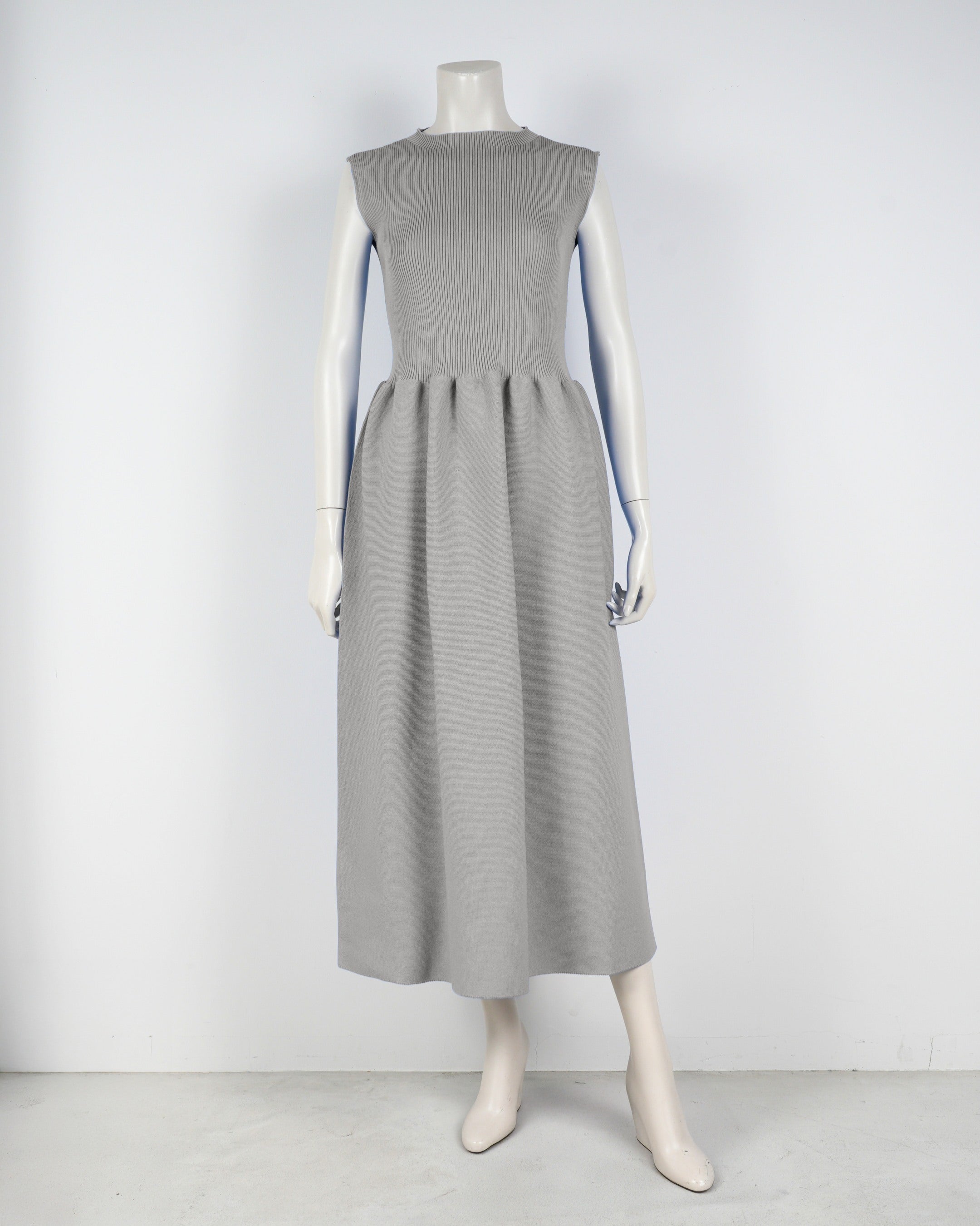 sleeveless dress