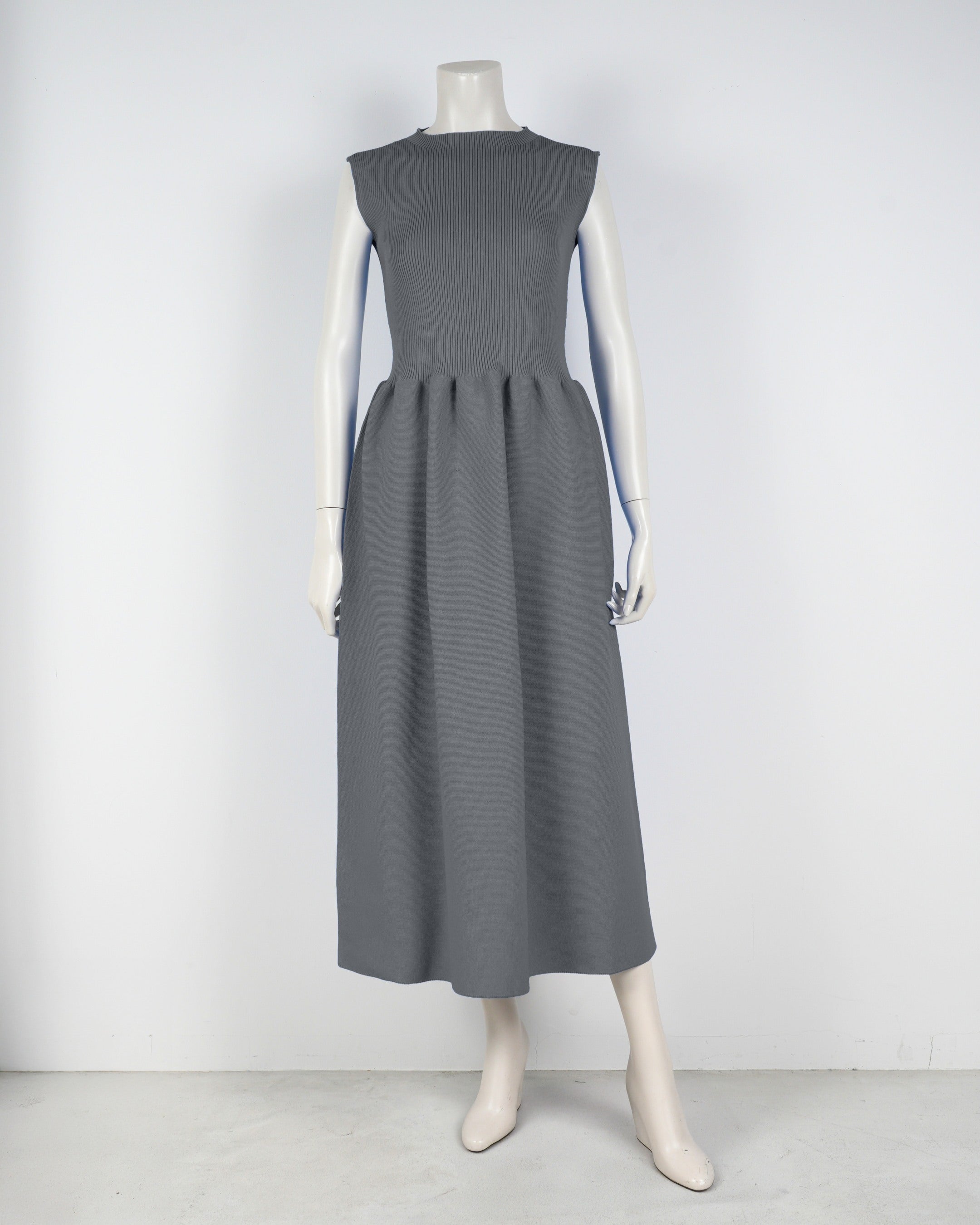 sleeveless dress