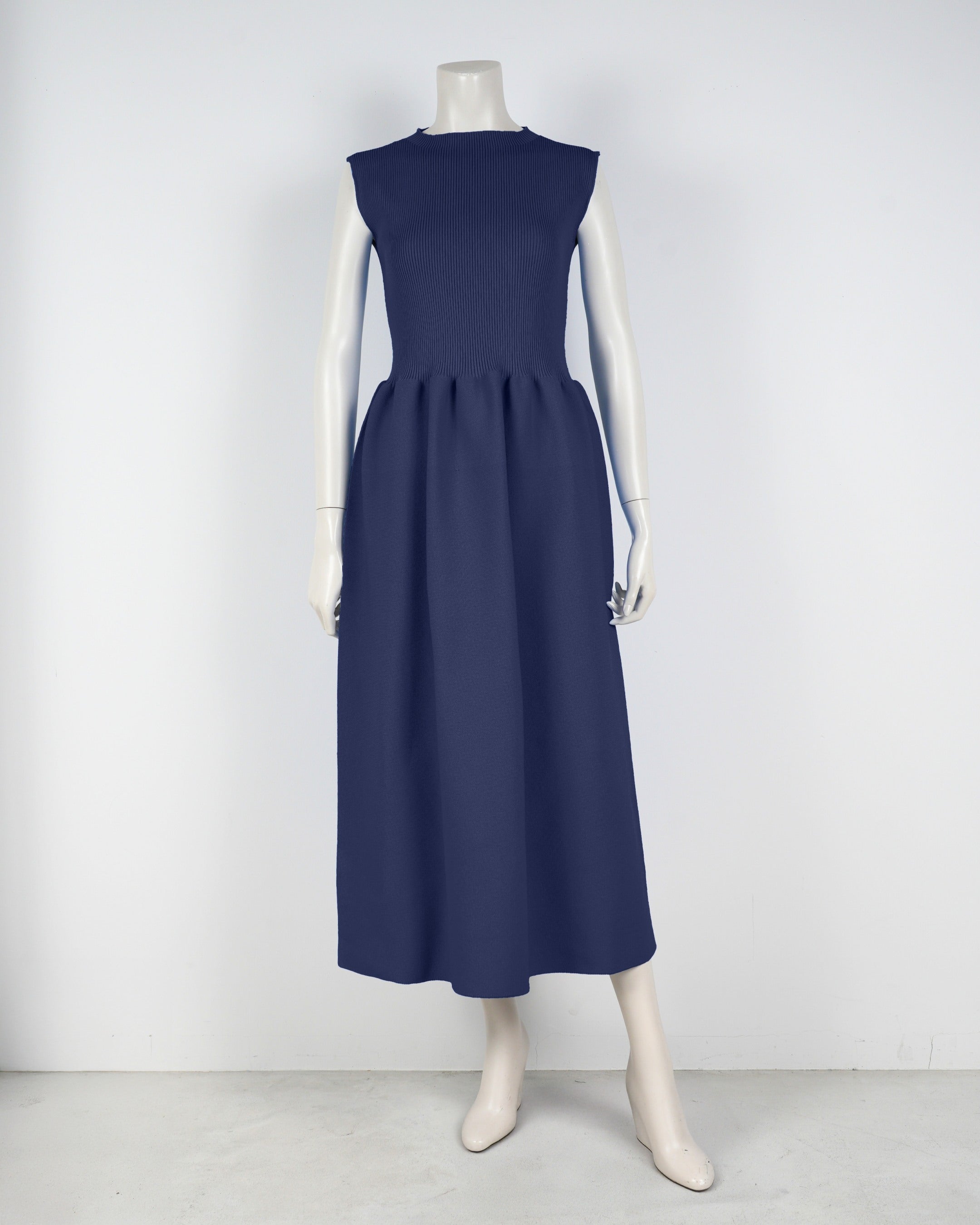 sleeveless dress